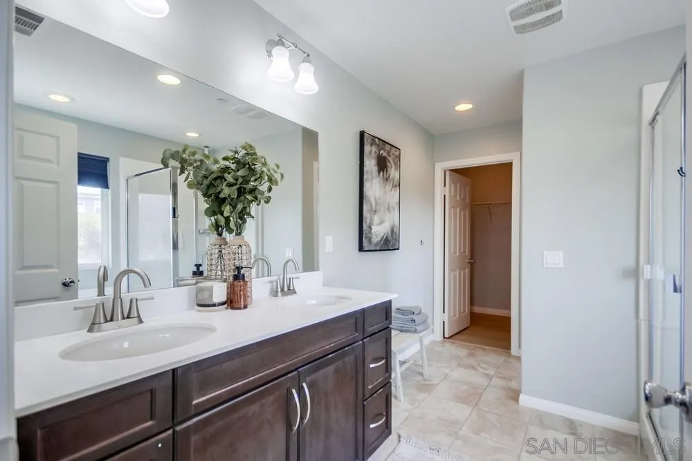 https://cdn.realtyfeed.com/cdn/127/250038887/e407b3ee860a1e2b73cef4cad1fb249a.webp