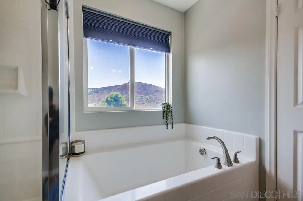 https://cdn.realtyfeed.com/cdn/127/250038887/fa0ee32133f1450188f313c0dc97f36f.webp