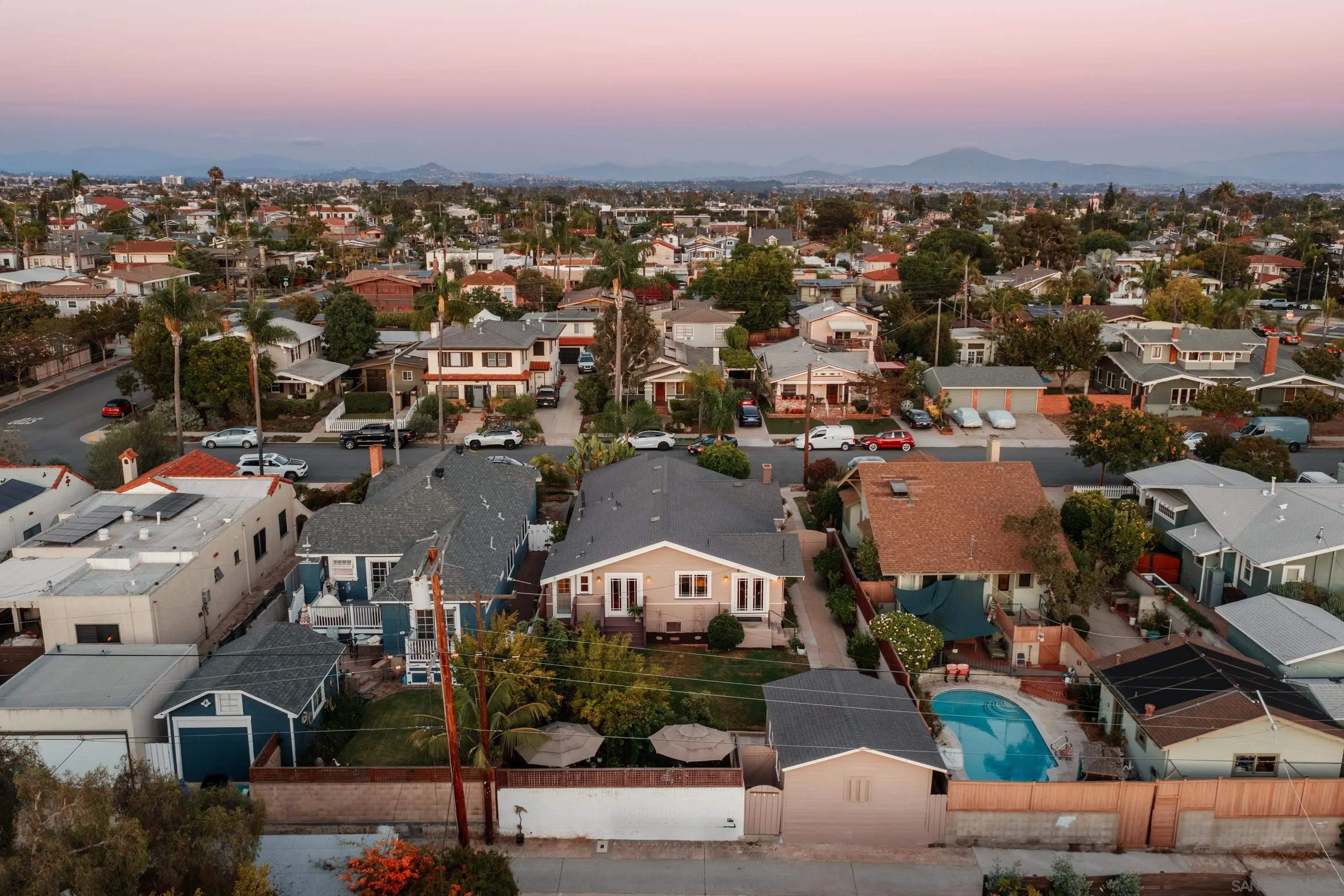 https://cdn.realtyfeed.com/cdn/127/250038889/b717e9de3a92d9bc2c4dd8c44451e3e6.webp