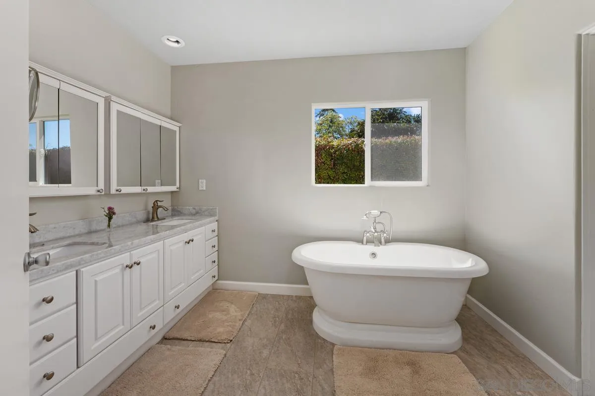https://cdn.realtyfeed.com/cdn/127/250038892/971a862316a7bdc2c81d4a0c7c48a3da.webp