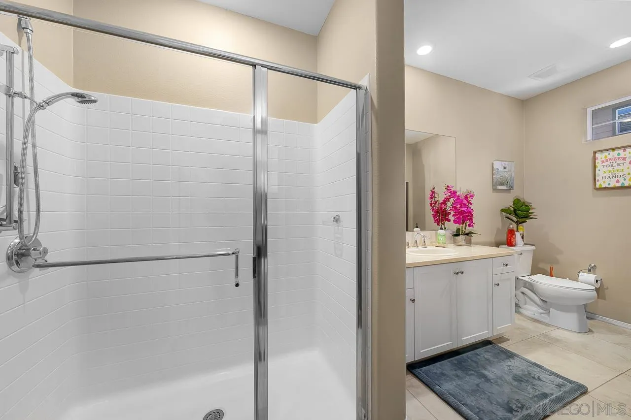 Photo #5: 250038897 Listing 