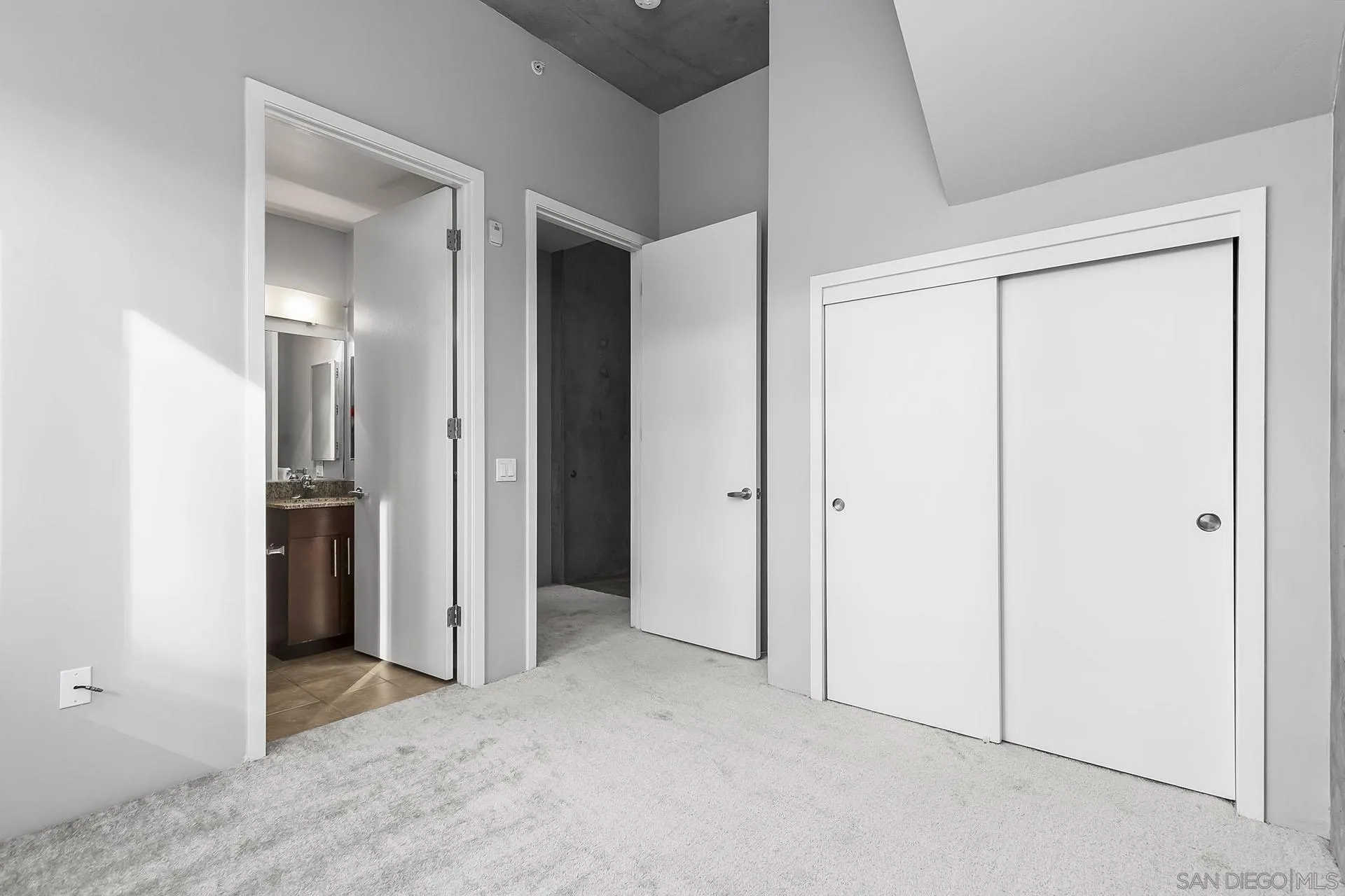 https://cdn.realtyfeed.com/cdn/127/250038898/fdd7b74ad5c2bbe4dc9432b10af2c8ea.webp