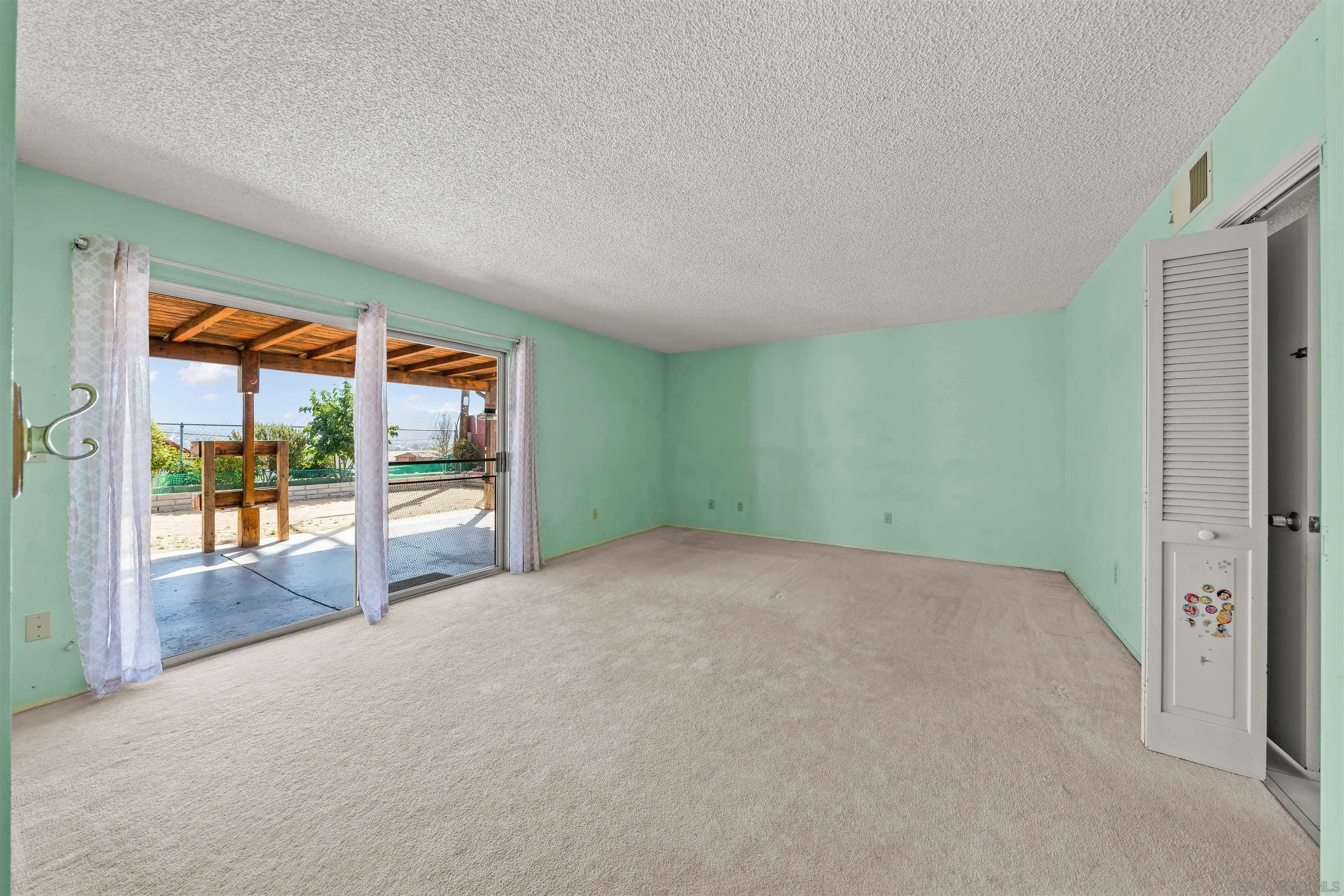 https://cdn.realtyfeed.com/cdn/127/250038906/b4bdc523b0f4ddbcf4de0b2181cfb6c0.webp