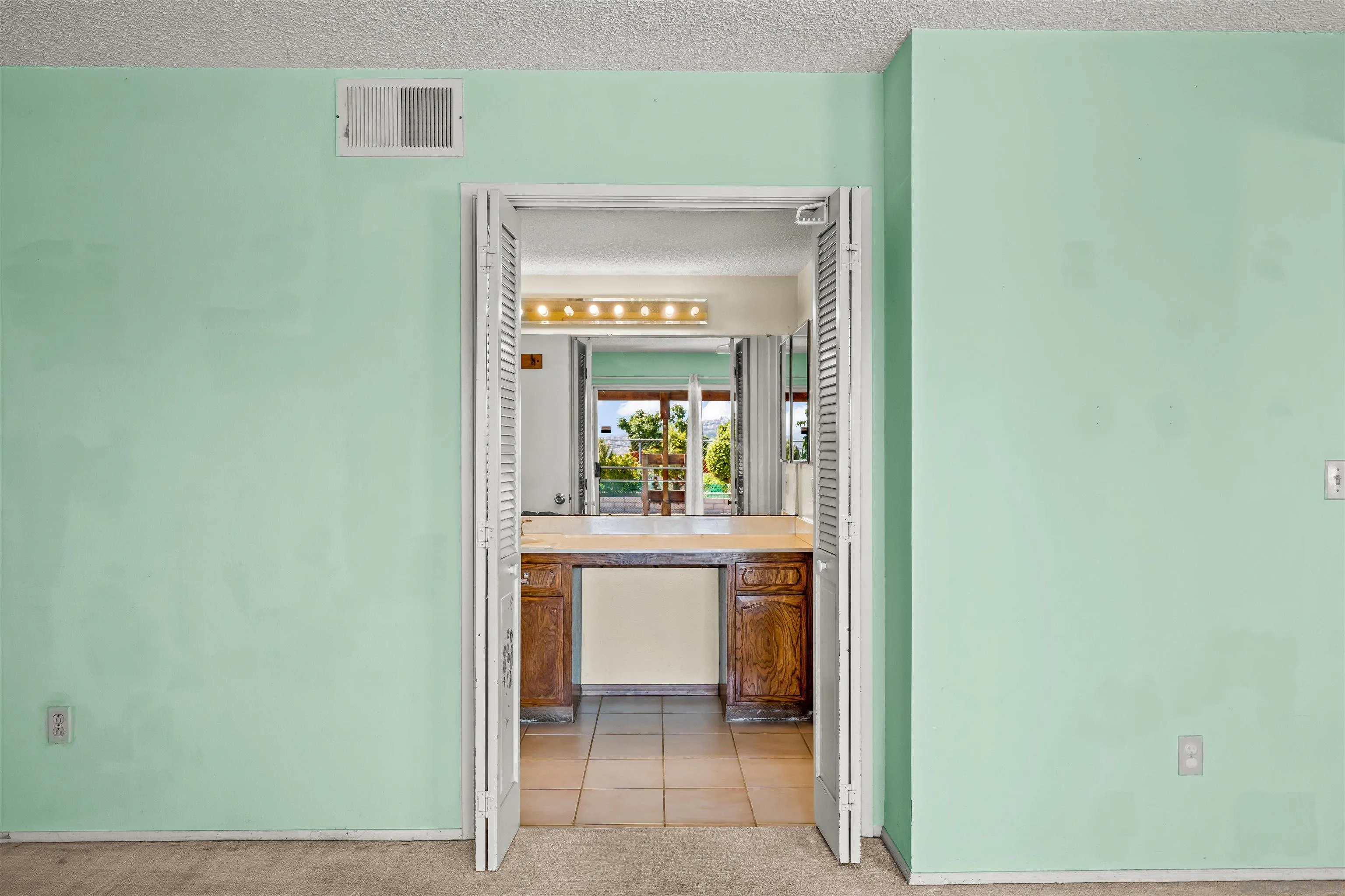 https://cdn.realtyfeed.com/cdn/127/250038906/ba18badc652cbd93b3eeca12d9ea29ed.webp
