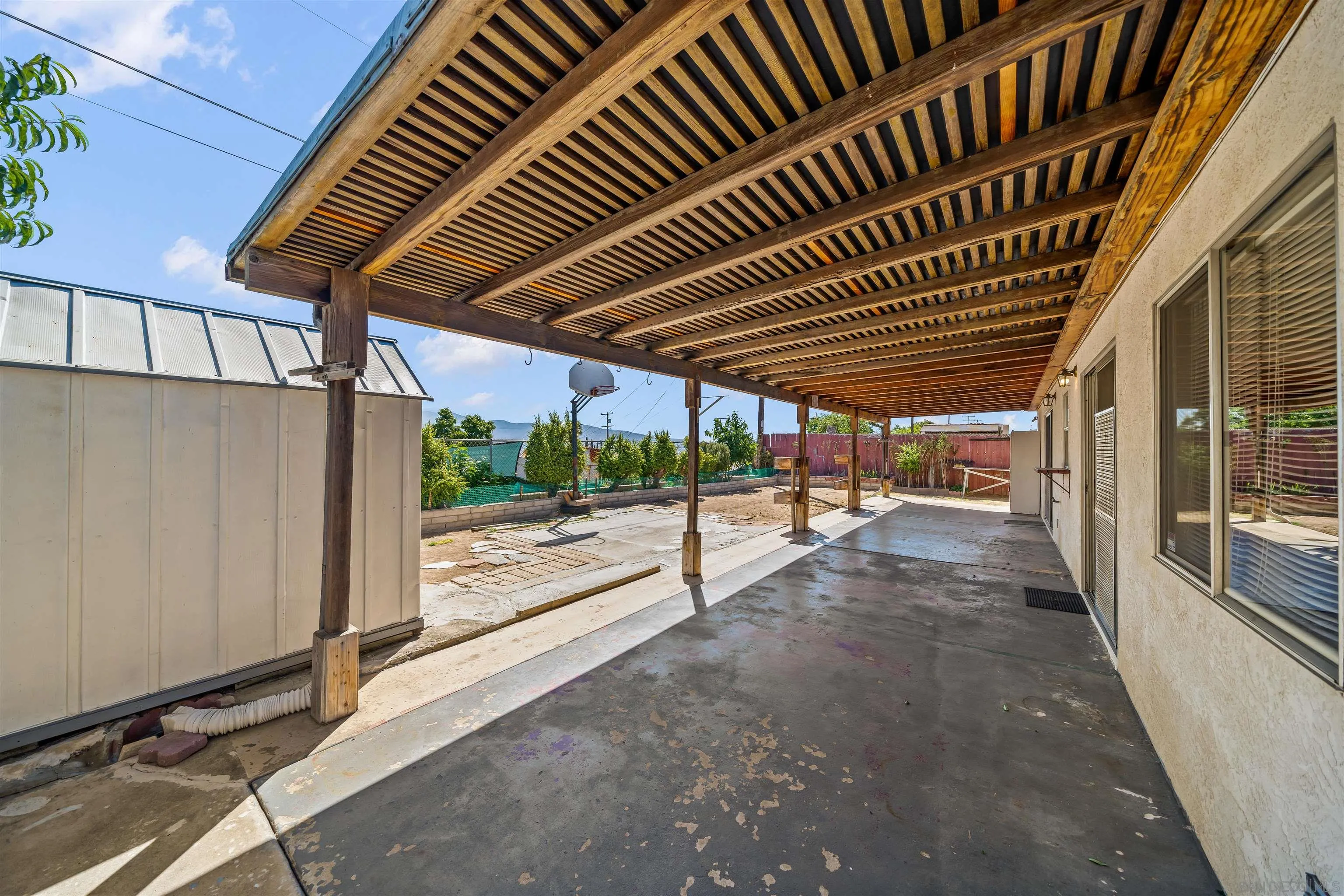 https://cdn.realtyfeed.com/cdn/127/250038906/ea11f079fce2ef0ad9ca23bba26a0195.webp