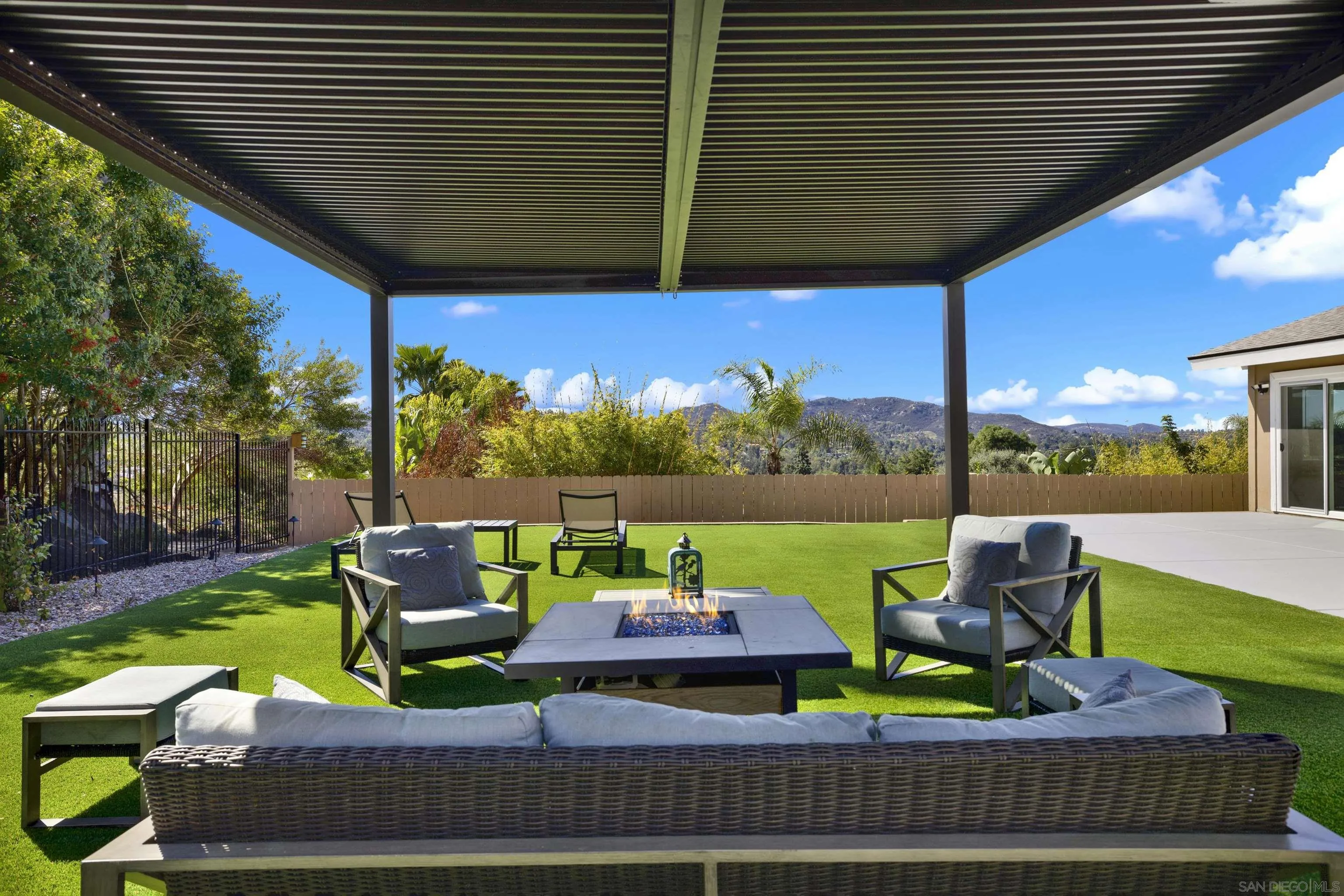 https://cdn.realtyfeed.com/cdn/127/250038914/09ed26aa61a6cf9fa1d9775f460ec036.webp