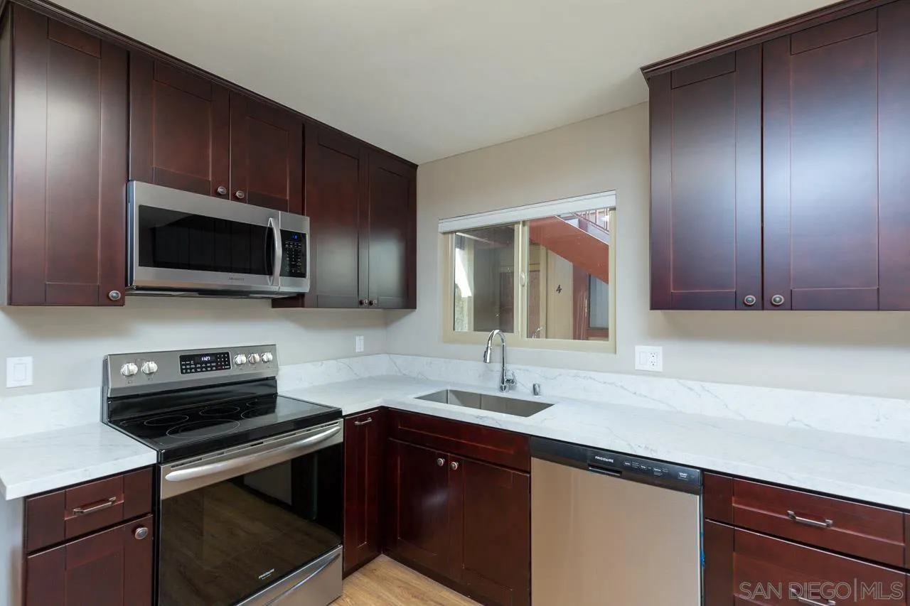 Photo #3: 250038920 Listing 