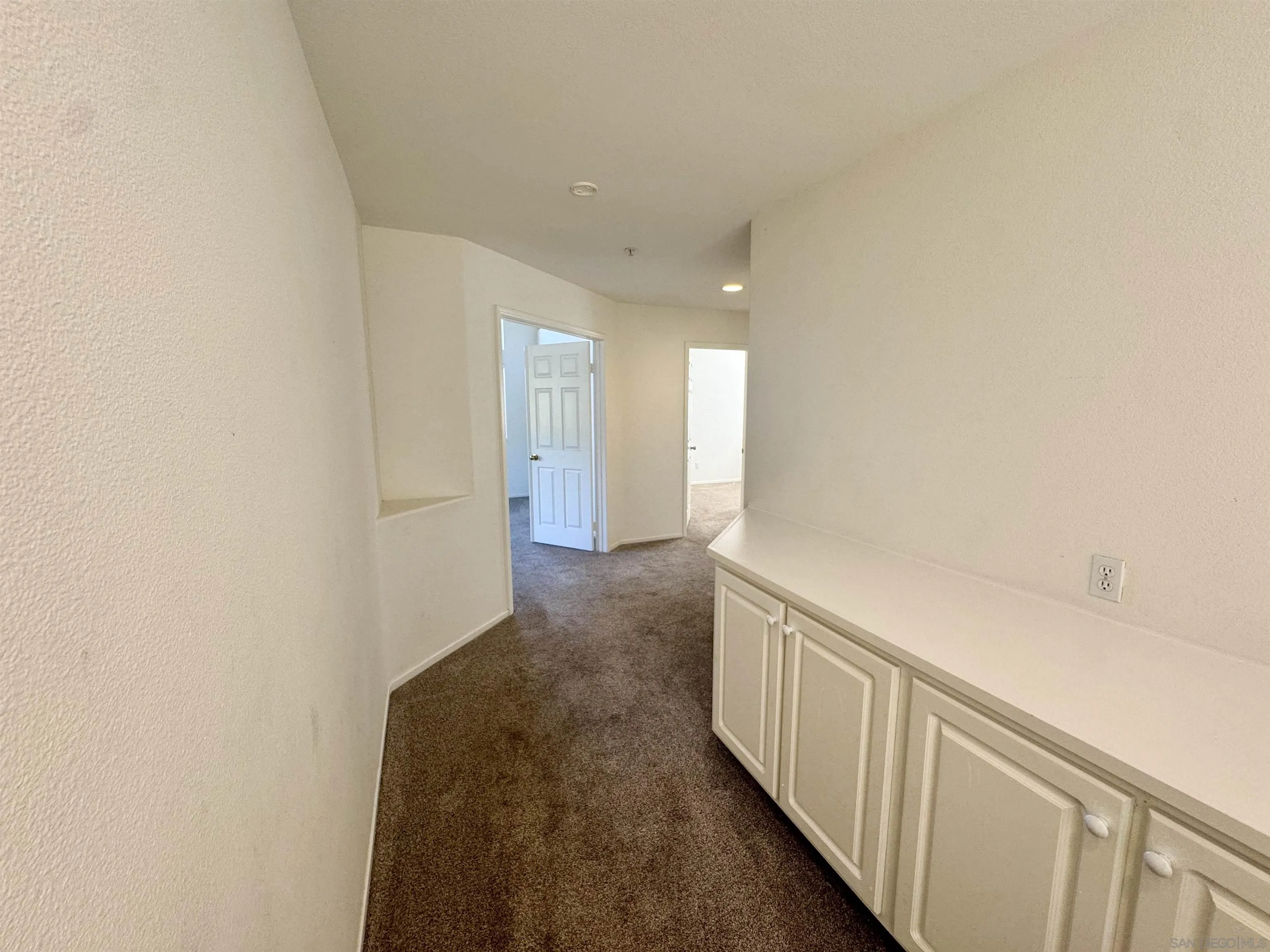 https://cdn.realtyfeed.com/cdn/127/250038932/96dd394d0f46d6a40b0e3412cce8bc75.webp