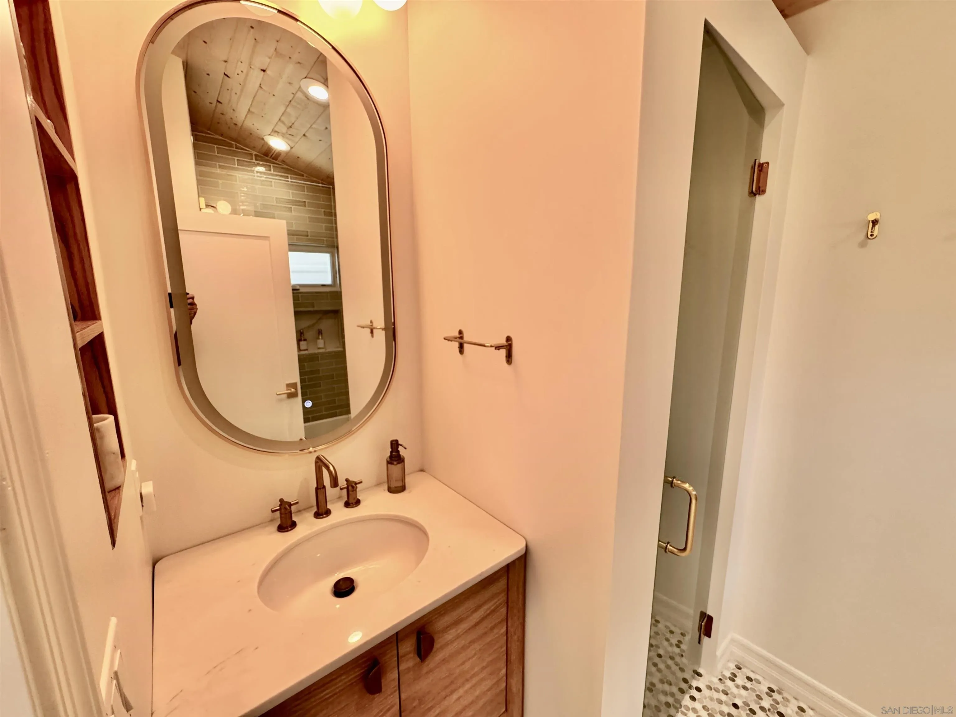 https://cdn.realtyfeed.com/cdn/127/250038933/b6e20e71e9e31b5f2fe07f6bf8fe60bc.webp