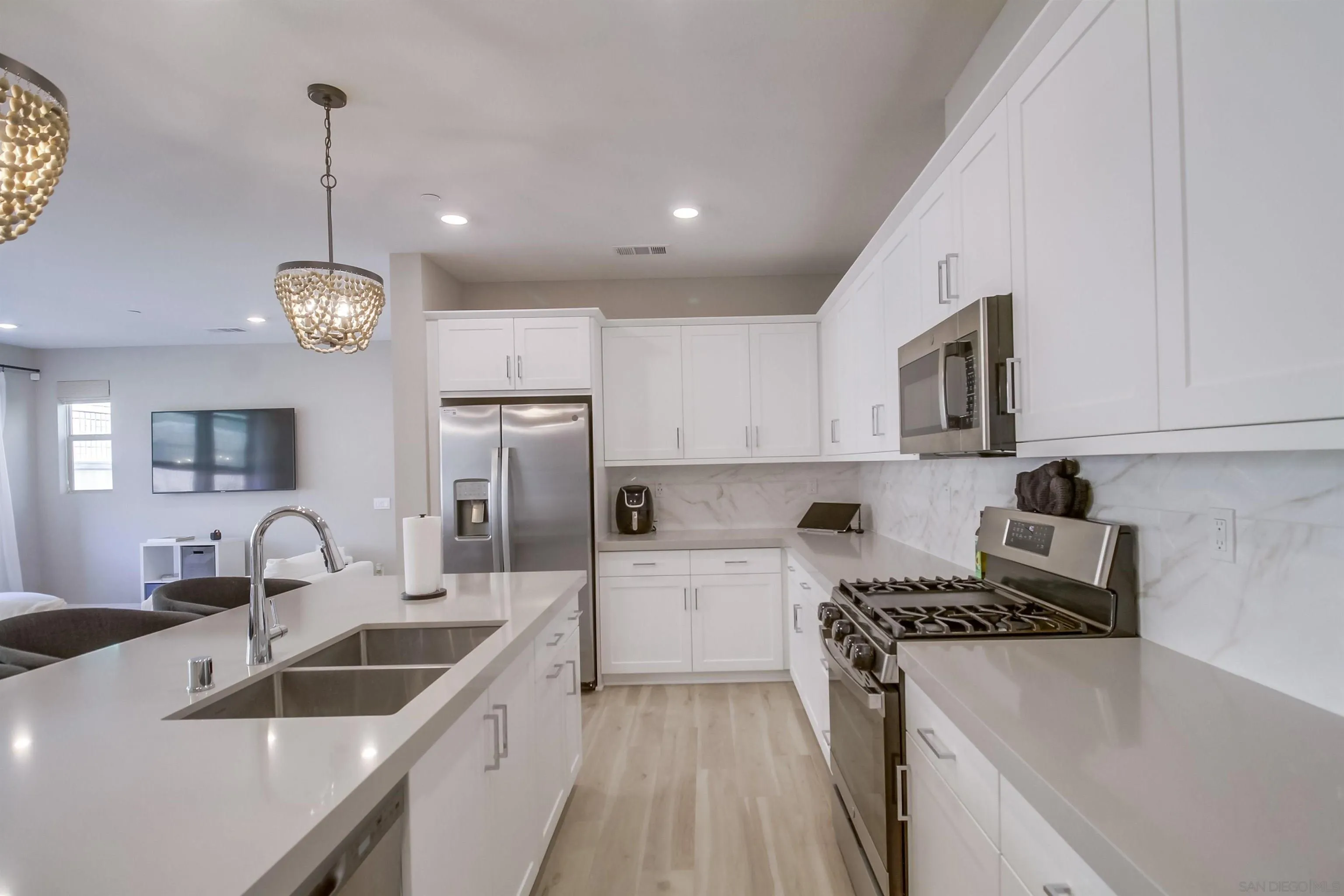 https://cdn.realtyfeed.com/cdn/127/250038936/76209c38997a57454d6cf521d59e5f6d.webp