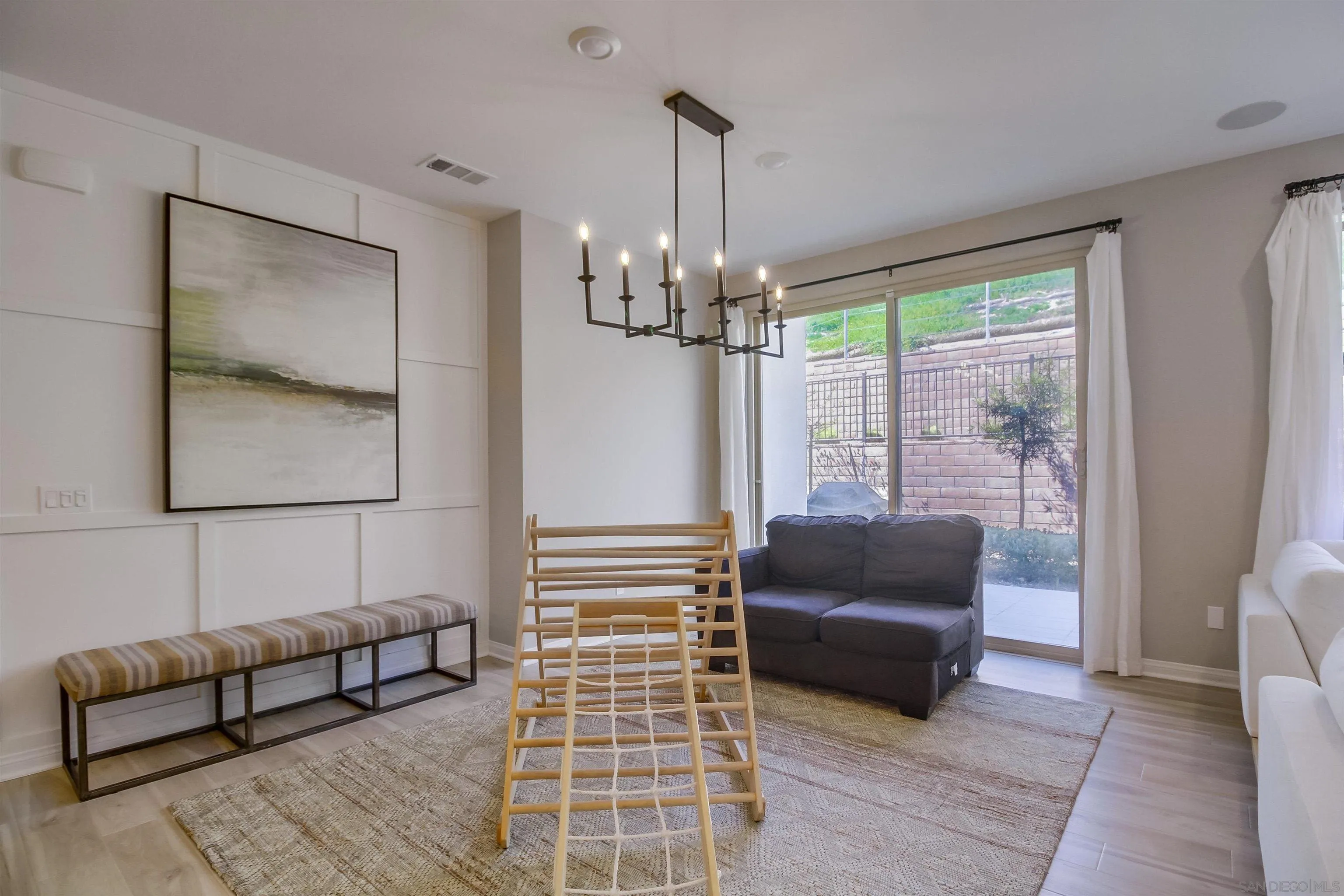 https://cdn.realtyfeed.com/cdn/127/250038936/9d7fba2f0b05eb1f9bf8d25a83d97f70.webp