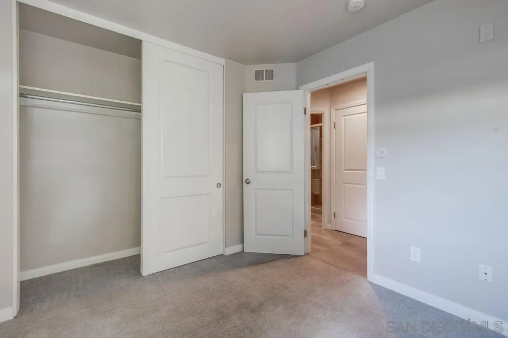 https://cdn.realtyfeed.com/cdn/127/250038943/f20d611e3540f1812d7c079b025bbdb2.webp
