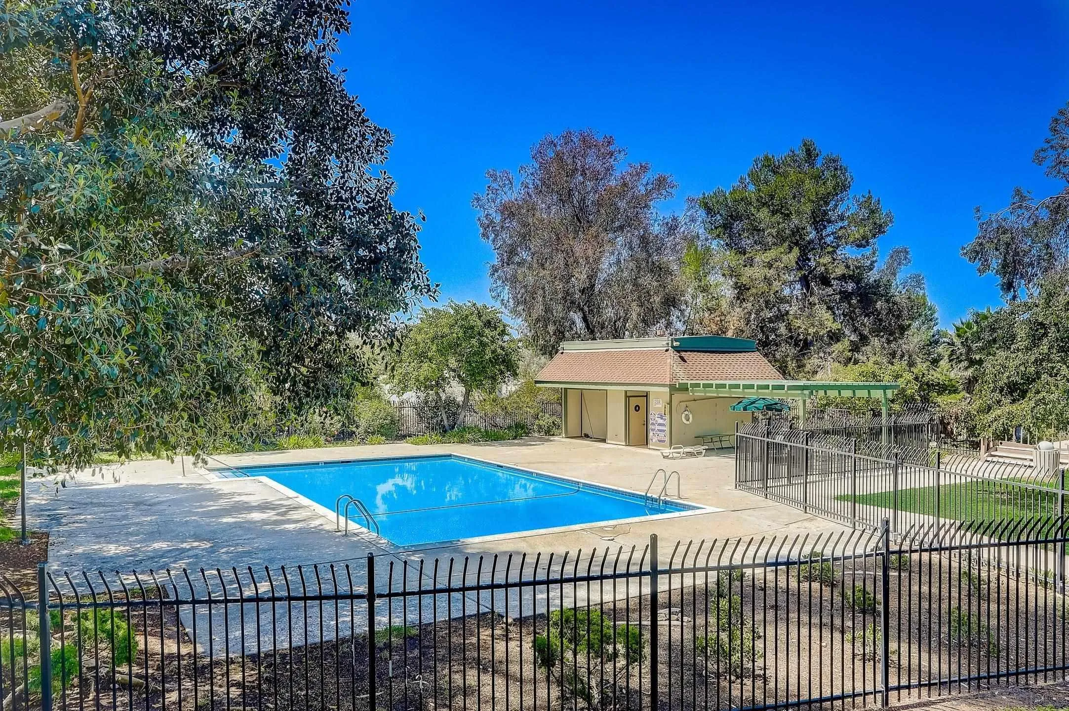 https://cdn.realtyfeed.com/cdn/127/250038944/0de92f773f3d9ff5014a0c676fa3a7f5.webp