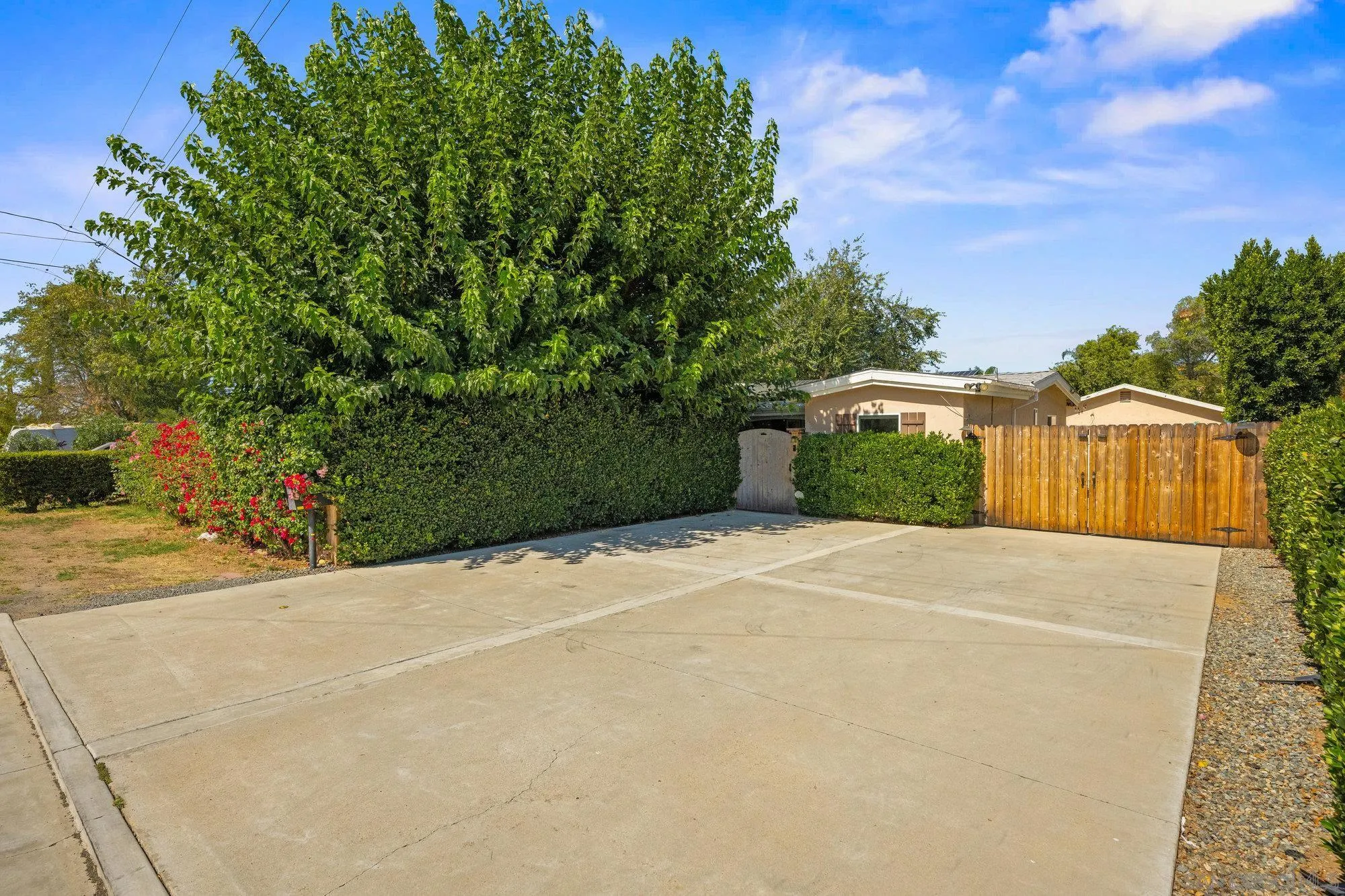 https://cdn.realtyfeed.com/cdn/127/250038946/0a7fec47416163392047e1c999c07196.webp