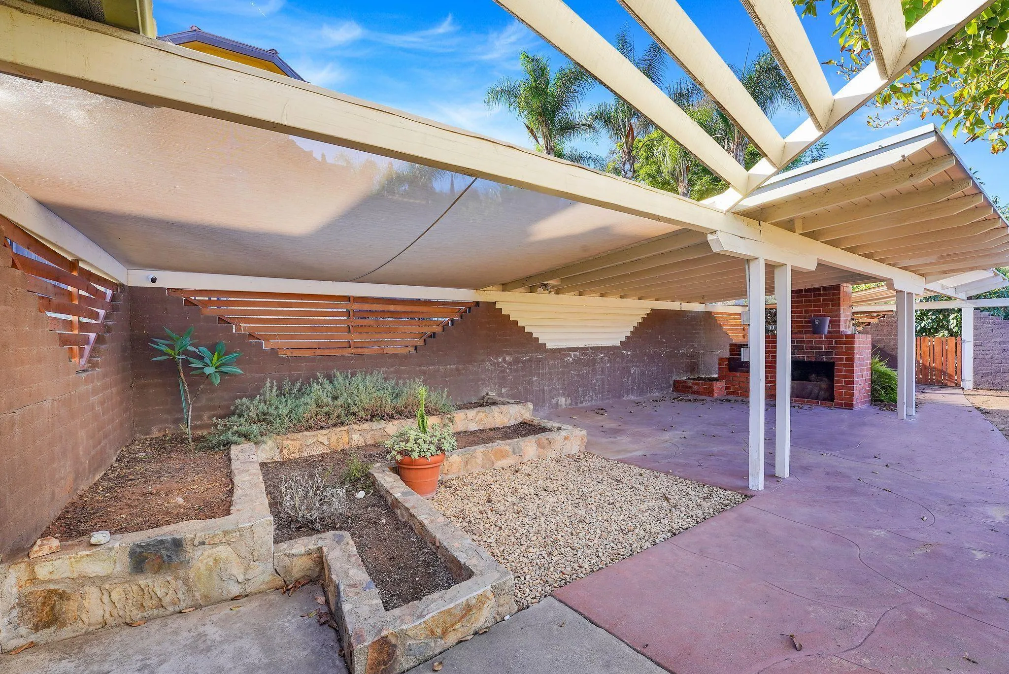 https://cdn.realtyfeed.com/cdn/127/250038948/80da6e975b8b188e2242f6520f83075f.webp