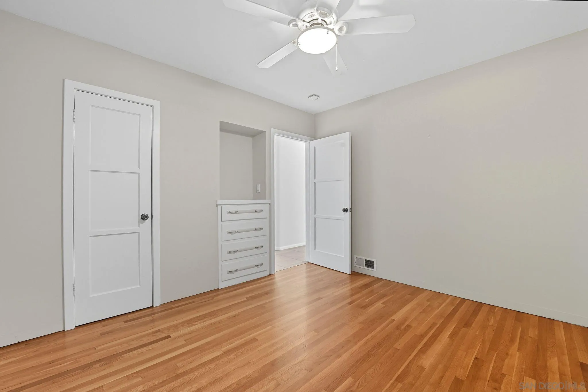 https://cdn.realtyfeed.com/cdn/127/250038948/ee5c1284fde7eb5b08abed49a83bc09e.webp