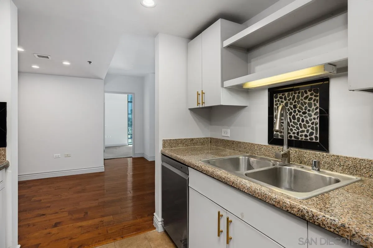 https://cdn.realtyfeed.com/cdn/127/250038950/c1fc69d4146d4c3480bbfdd43966d72c.webp
