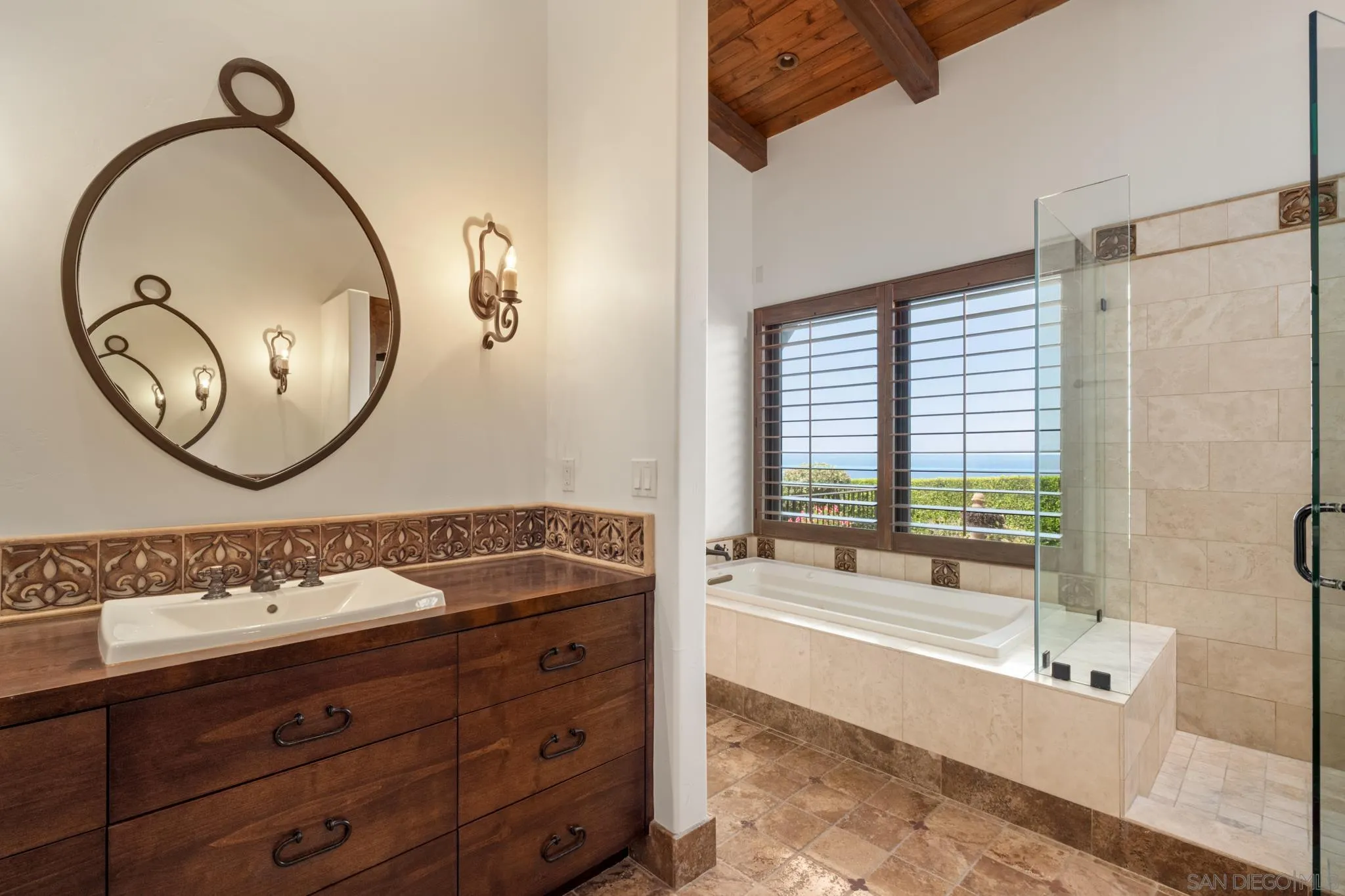 https://cdn.realtyfeed.com/cdn/127/250038956/14ead33ed1c344a76c3266f01b2606b3.webp