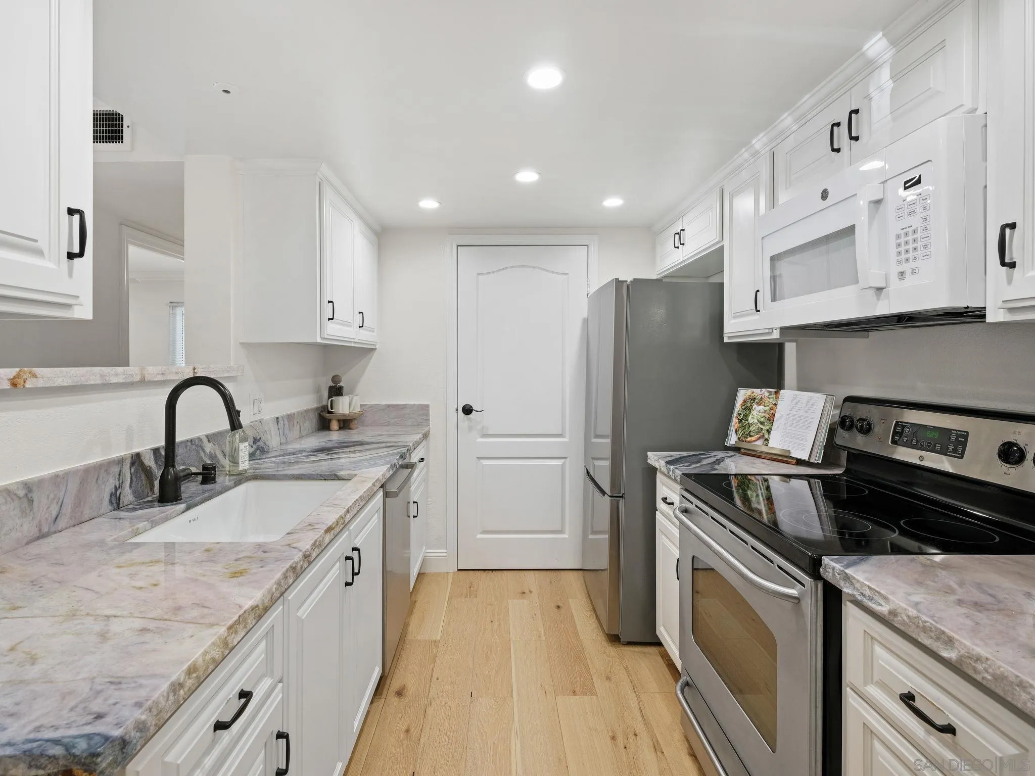 https://cdn.realtyfeed.com/cdn/127/250038974/5b4e55c9246db1f3e94852b82c99d6ae.webp