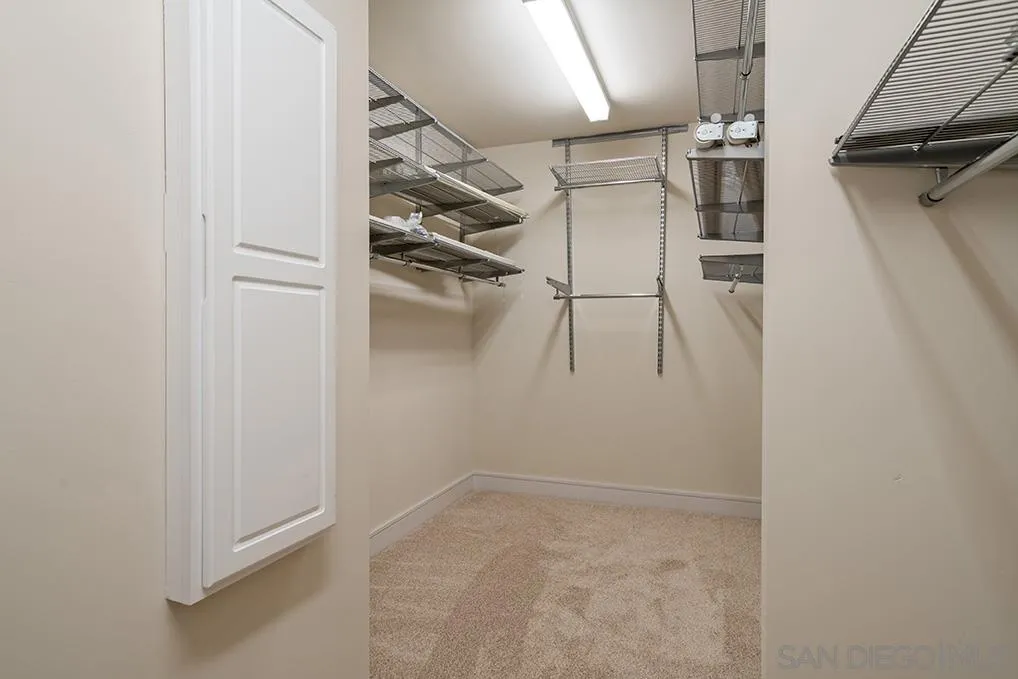 https://cdn.realtyfeed.com/cdn/127/250038984/ca2a95d81282efe332a5ea9e00c51fd5.webp