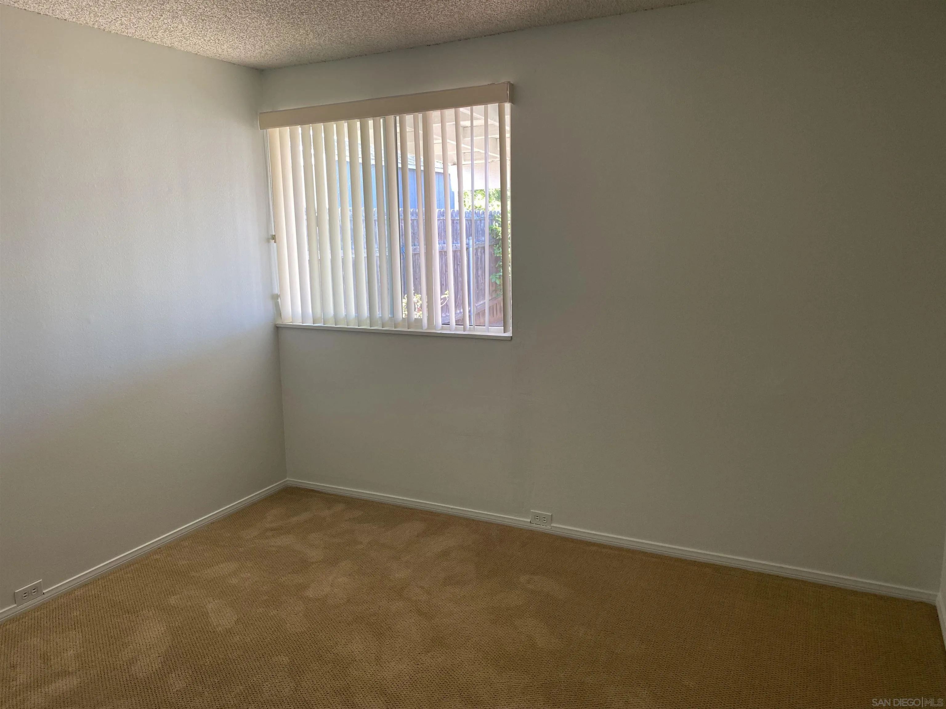 https://cdn.realtyfeed.com/cdn/127/250038990/d905a138ee80bfd95c36f5dda1b6dc1b.webp