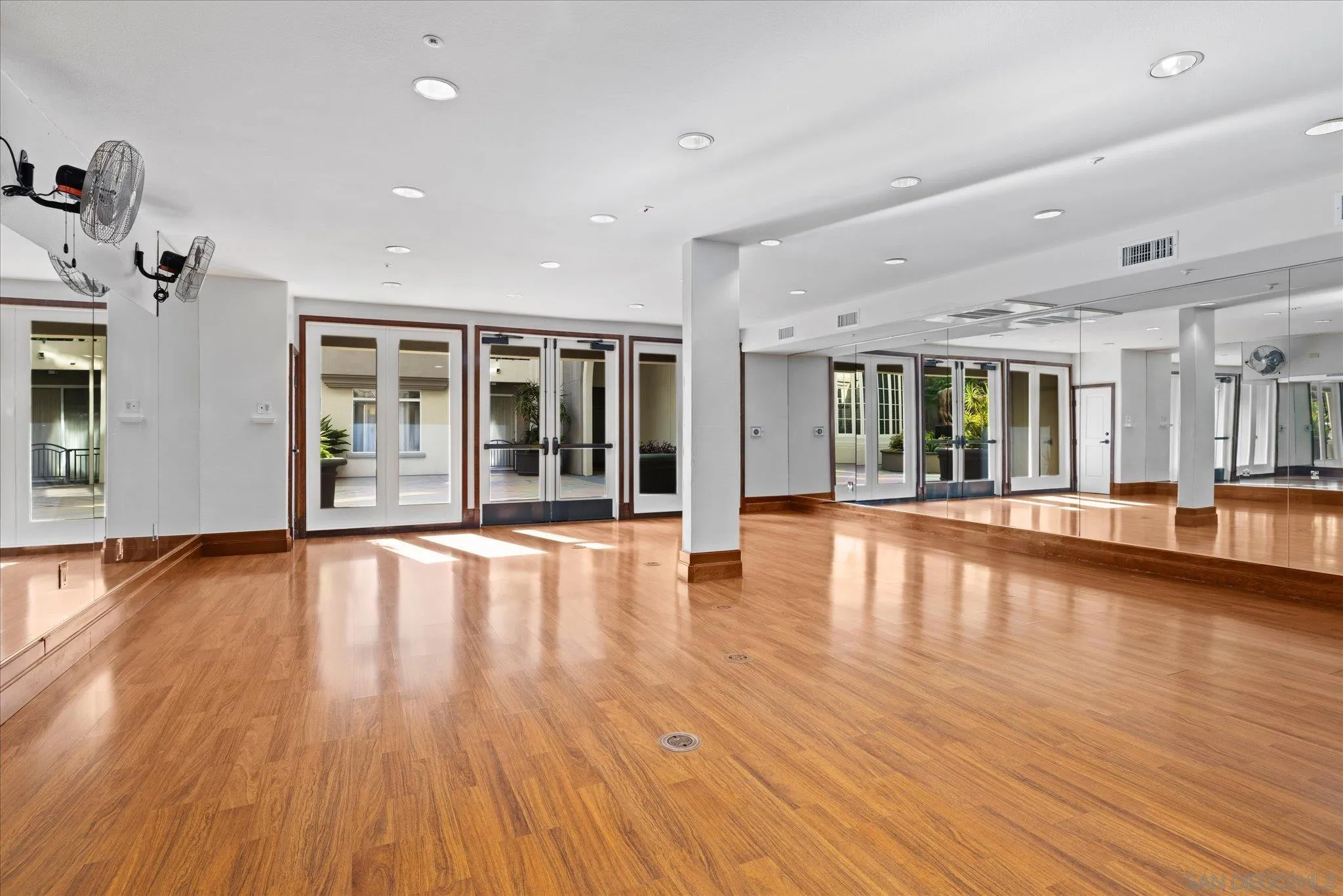 https://cdn.realtyfeed.com/cdn/127/250038991/5da7f4e89b5e079bfa12c57a2ac7ee98.webp