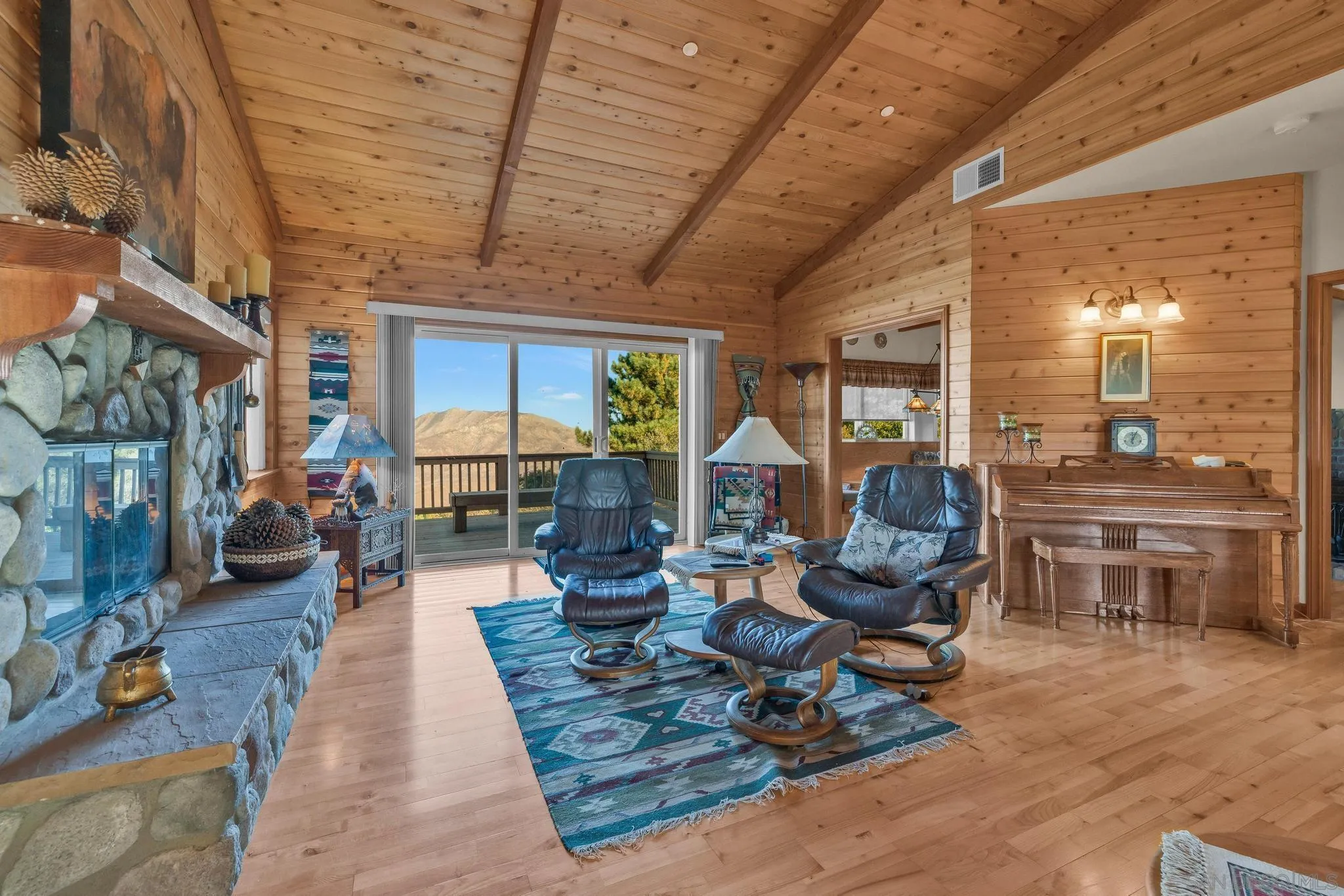 https://cdn.realtyfeed.com/cdn/127/250038999/c3eb99cb6dda1dd3c468f11daea8eea1.webp