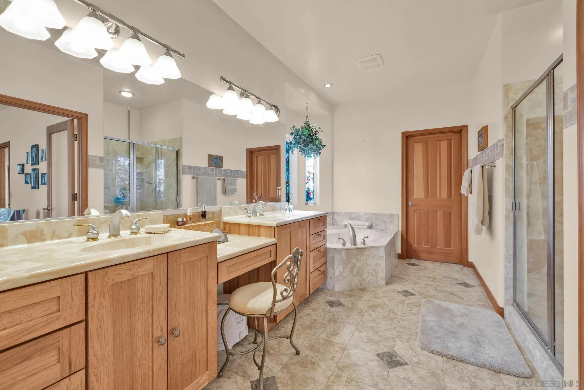 https://cdn.realtyfeed.com/cdn/127/250038999/ef8e3322bc3b85ebb32f2b81a1f47aa6.webp