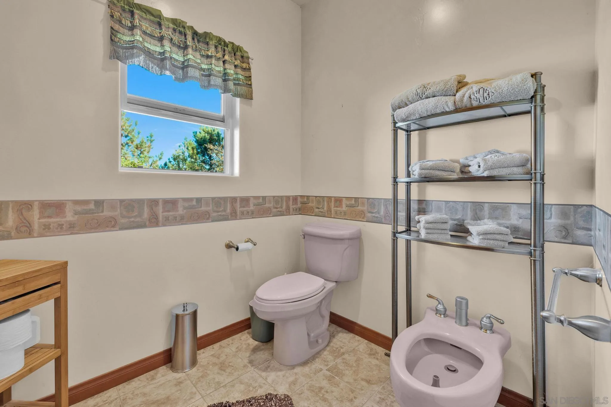 https://cdn.realtyfeed.com/cdn/127/250038999/f618e3537dac6f6c8d55a1c6d302b836.webp