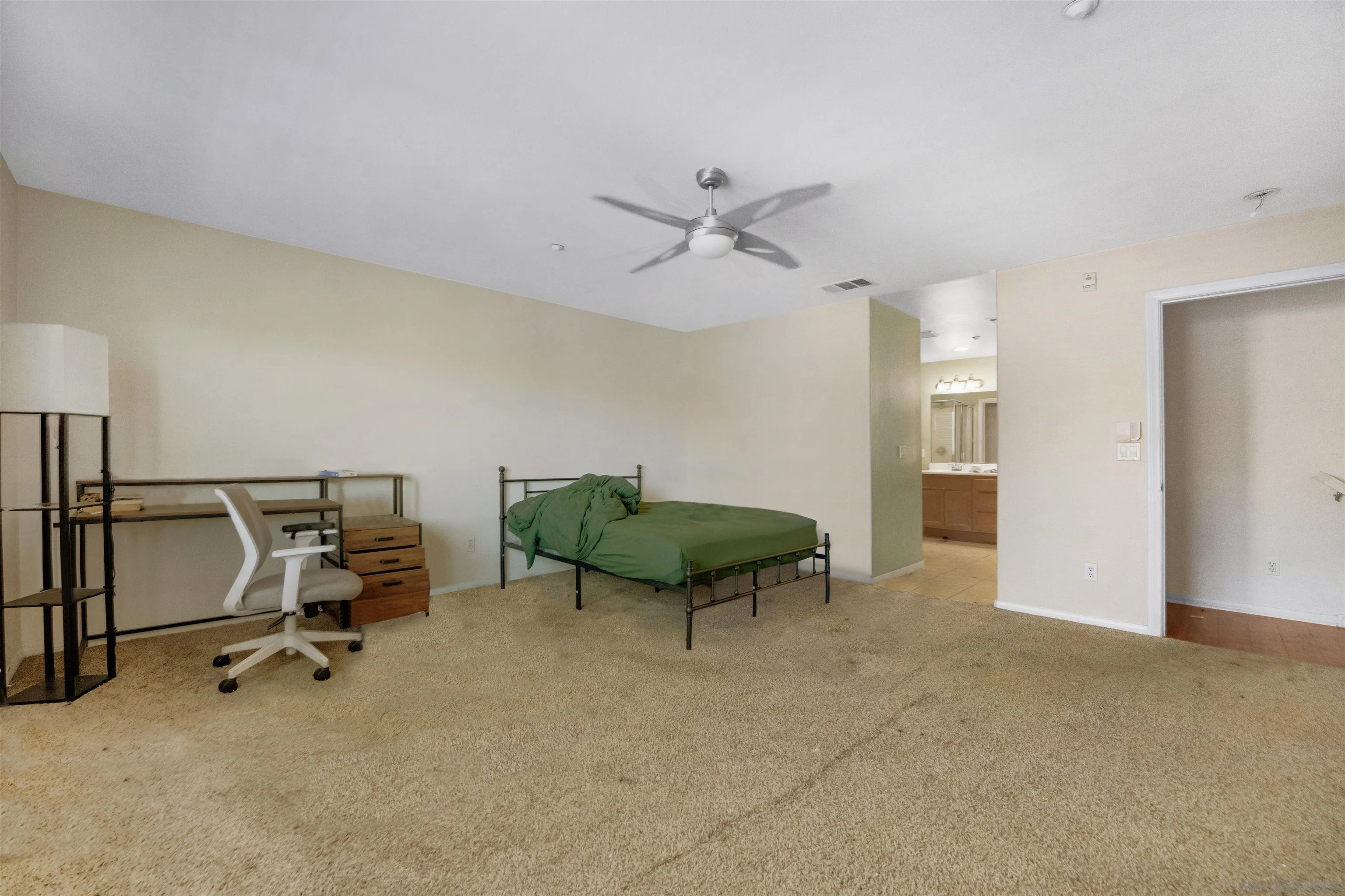 https://cdn.realtyfeed.com/cdn/127/250039005/03c13da53e64c438cdb0a066bc6198e6.webp