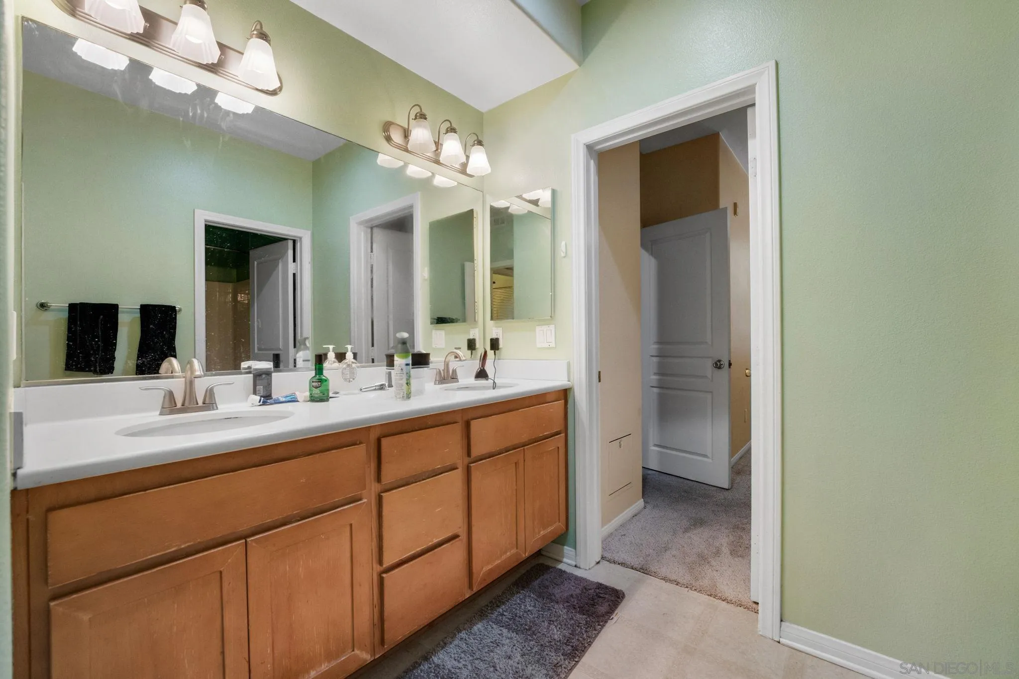 https://cdn.realtyfeed.com/cdn/127/250039005/d061af18857d2b4564c42f906f916c68.webp
