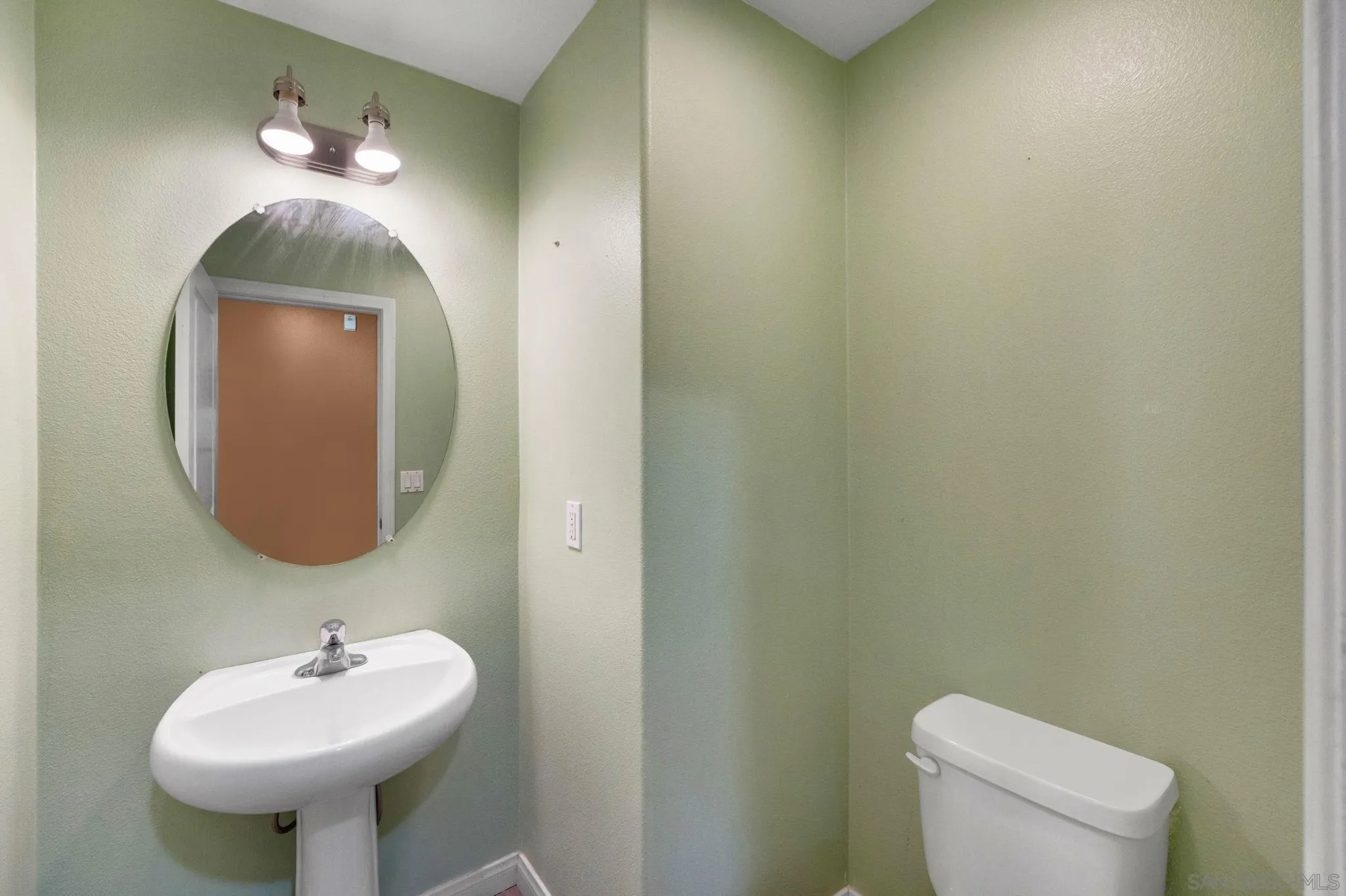 https://cdn.realtyfeed.com/cdn/127/250039005/db988fa2e8cbad6439efd418825ea24f.webp
