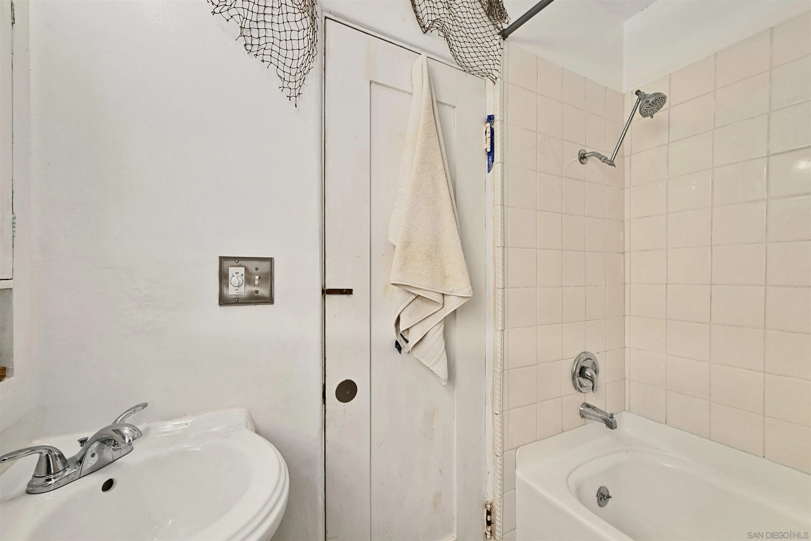 https://cdn.realtyfeed.com/cdn/127/250039008/34ff3acdfa140d280cb99eb563a2d742.webp