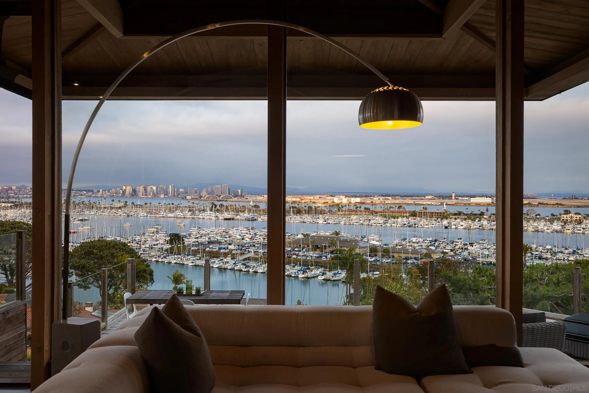 https://cdn.realtyfeed.com/cdn/127/250039014/f2613e5fbabcbdc7b1e6ad68f3958f16.webp