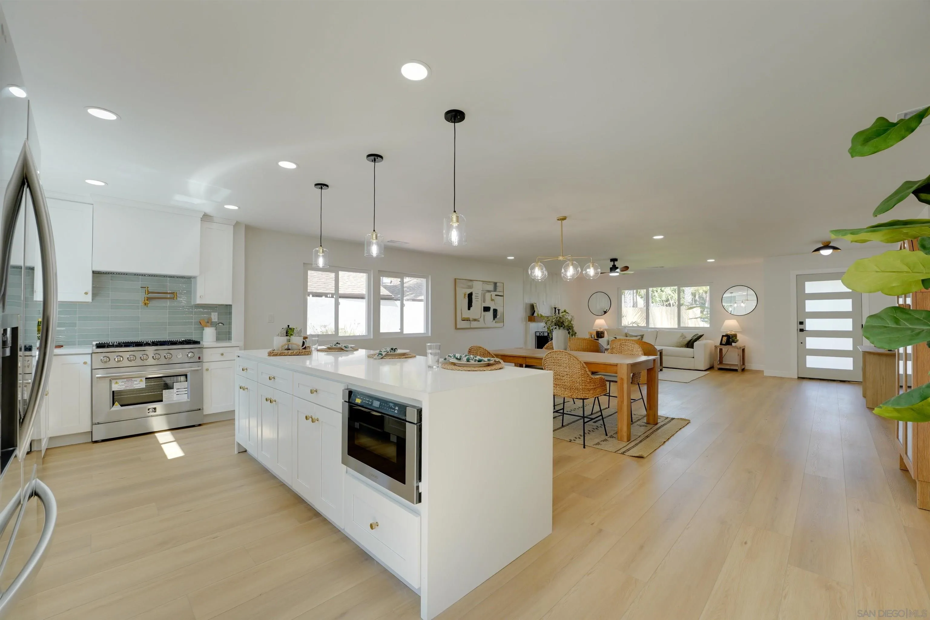 https://cdn.realtyfeed.com/cdn/127/250039017/fe262feb7b1b22f2f6c989e39e670c81.webp