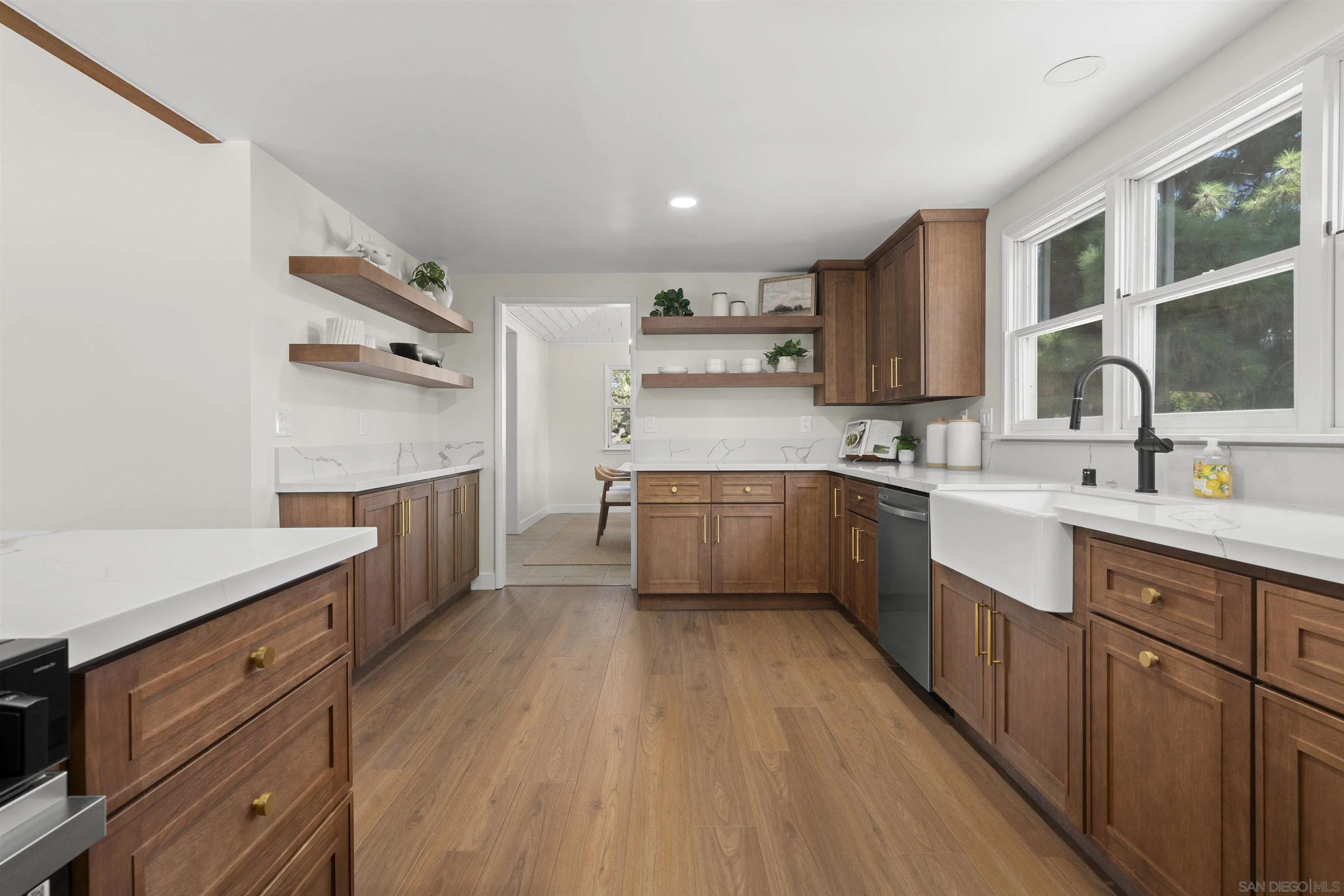 https://cdn.realtyfeed.com/cdn/127/250039024/9eaf23ea0117c1a1ab7dfa7026ee1b36.webp
