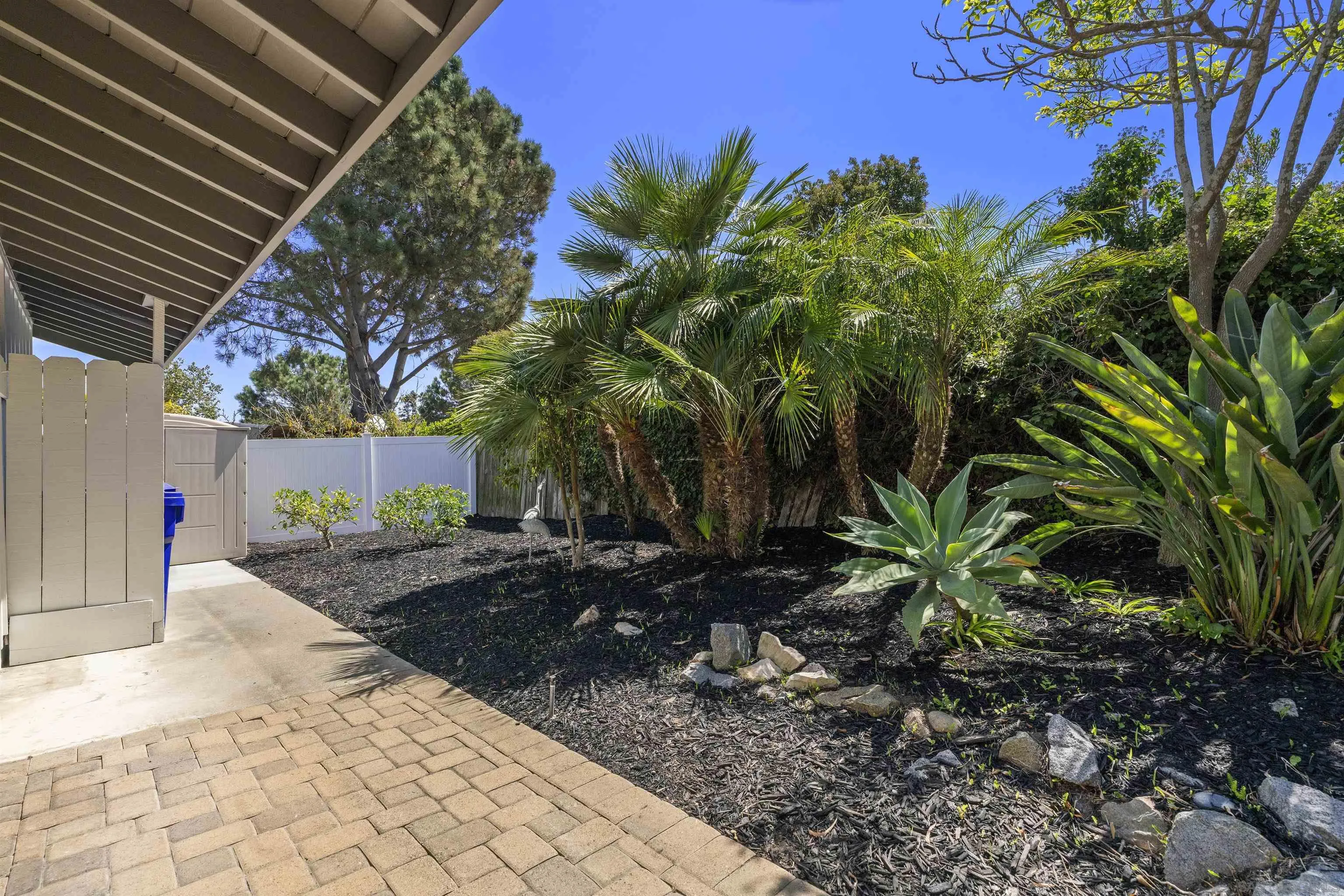 https://cdn.realtyfeed.com/cdn/127/250039024/c01de5cf57dd26e6b812daf79b1d4369.webp