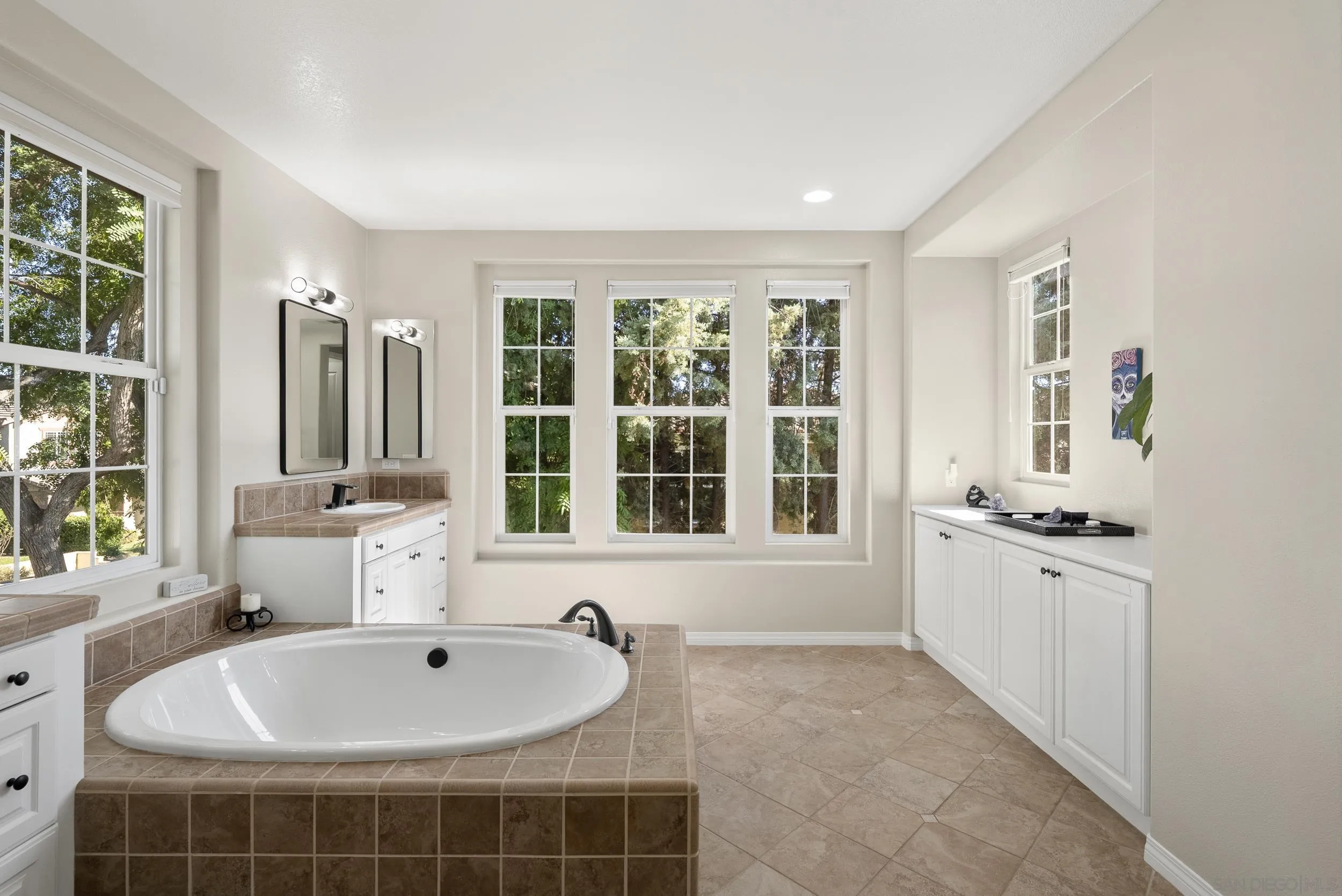 https://cdn.realtyfeed.com/cdn/127/250039029/72e8d41e55ee2e9a77f8f6e176a18815.webp