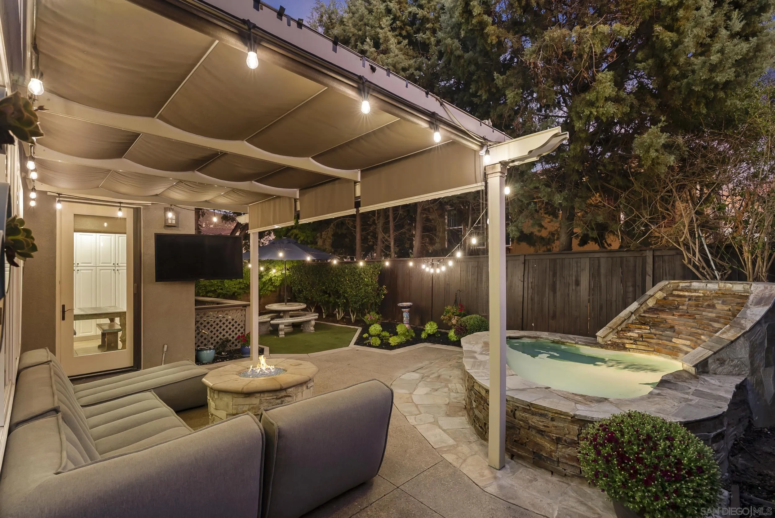 https://cdn.realtyfeed.com/cdn/127/250039029/a4a216d4d0caa3a4a7309c25fd900b09.webp