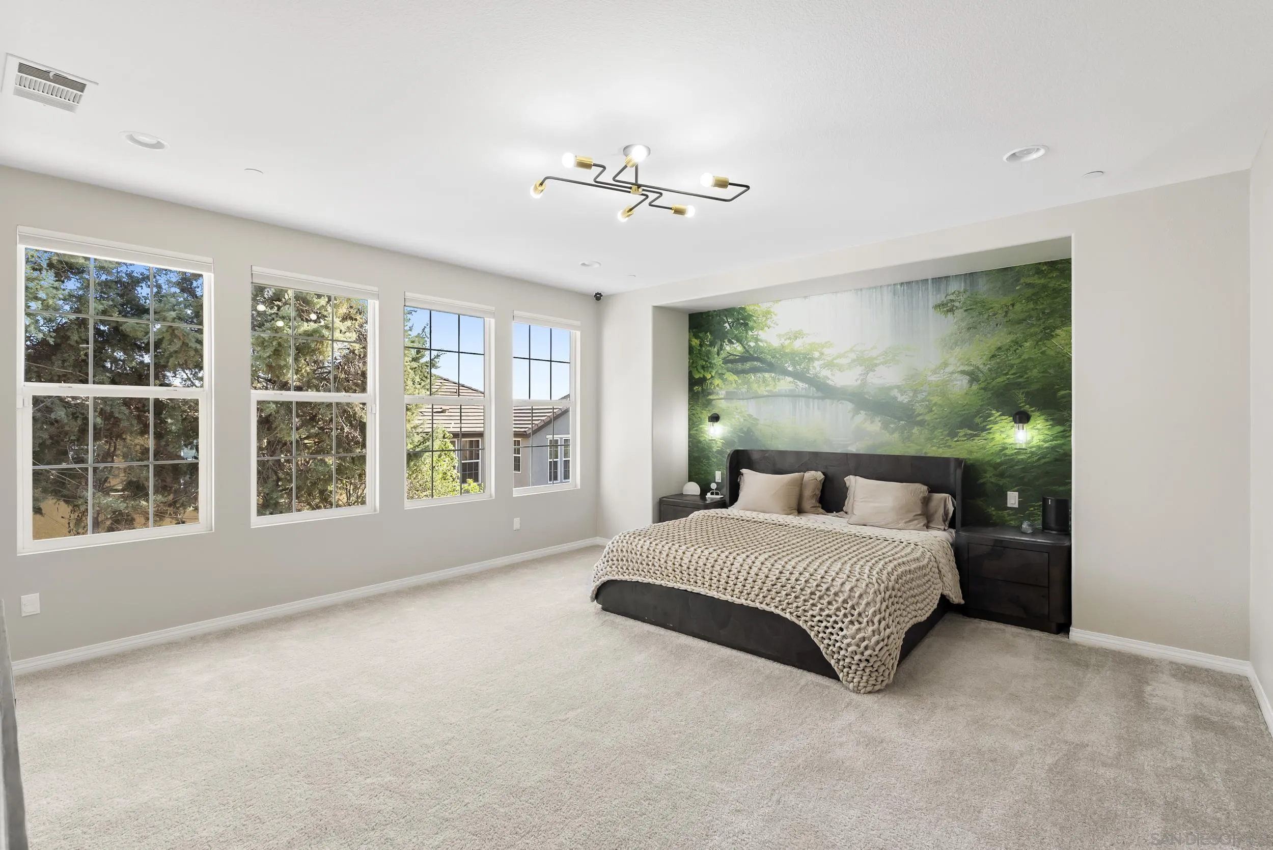 https://cdn.realtyfeed.com/cdn/127/250039029/db03f87a8a94393afe3b838bfd1af905.webp