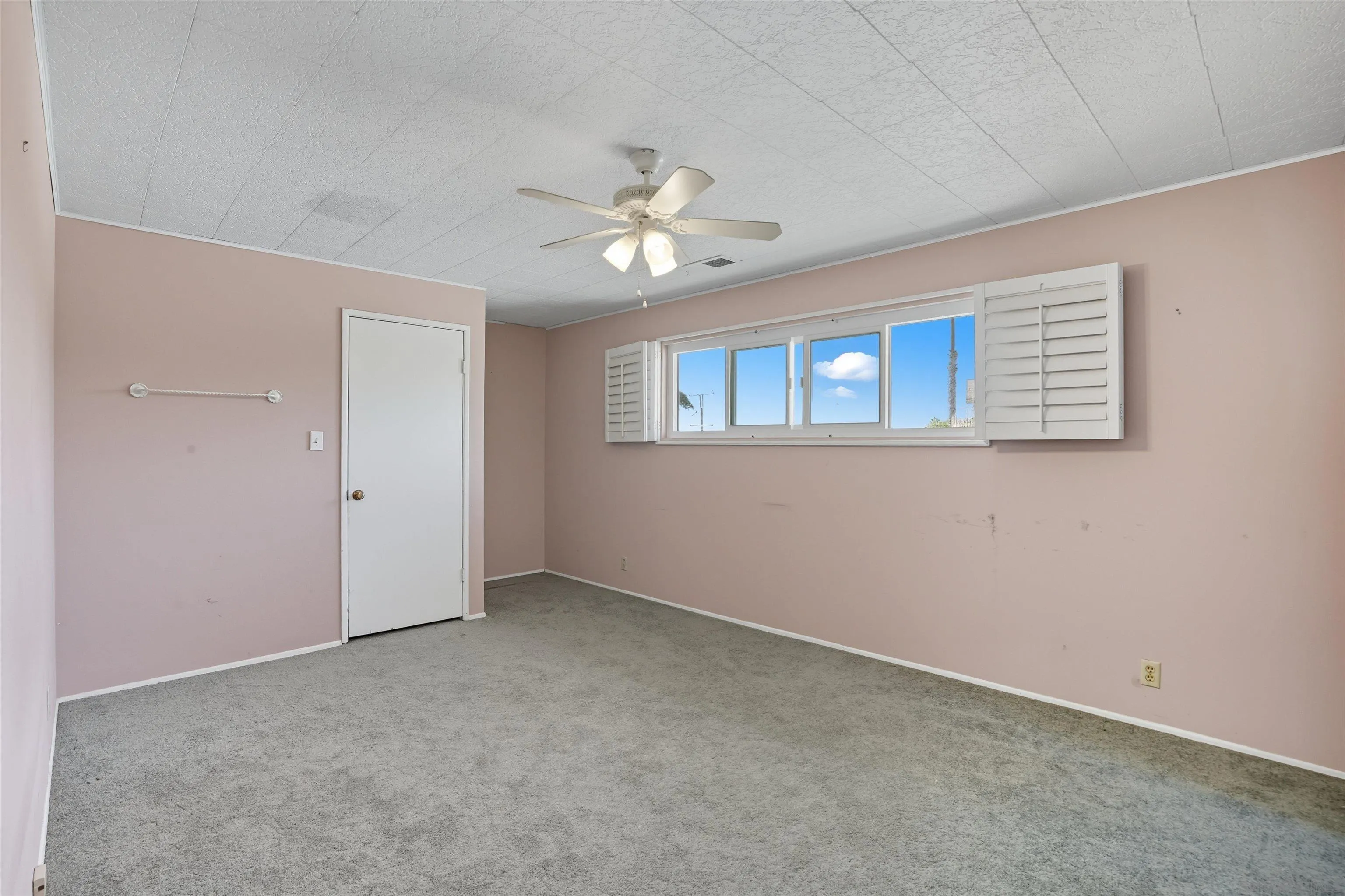 https://cdn.realtyfeed.com/cdn/127/250039030/2dd5988afb917e3a31b973796e02bcac.webp
