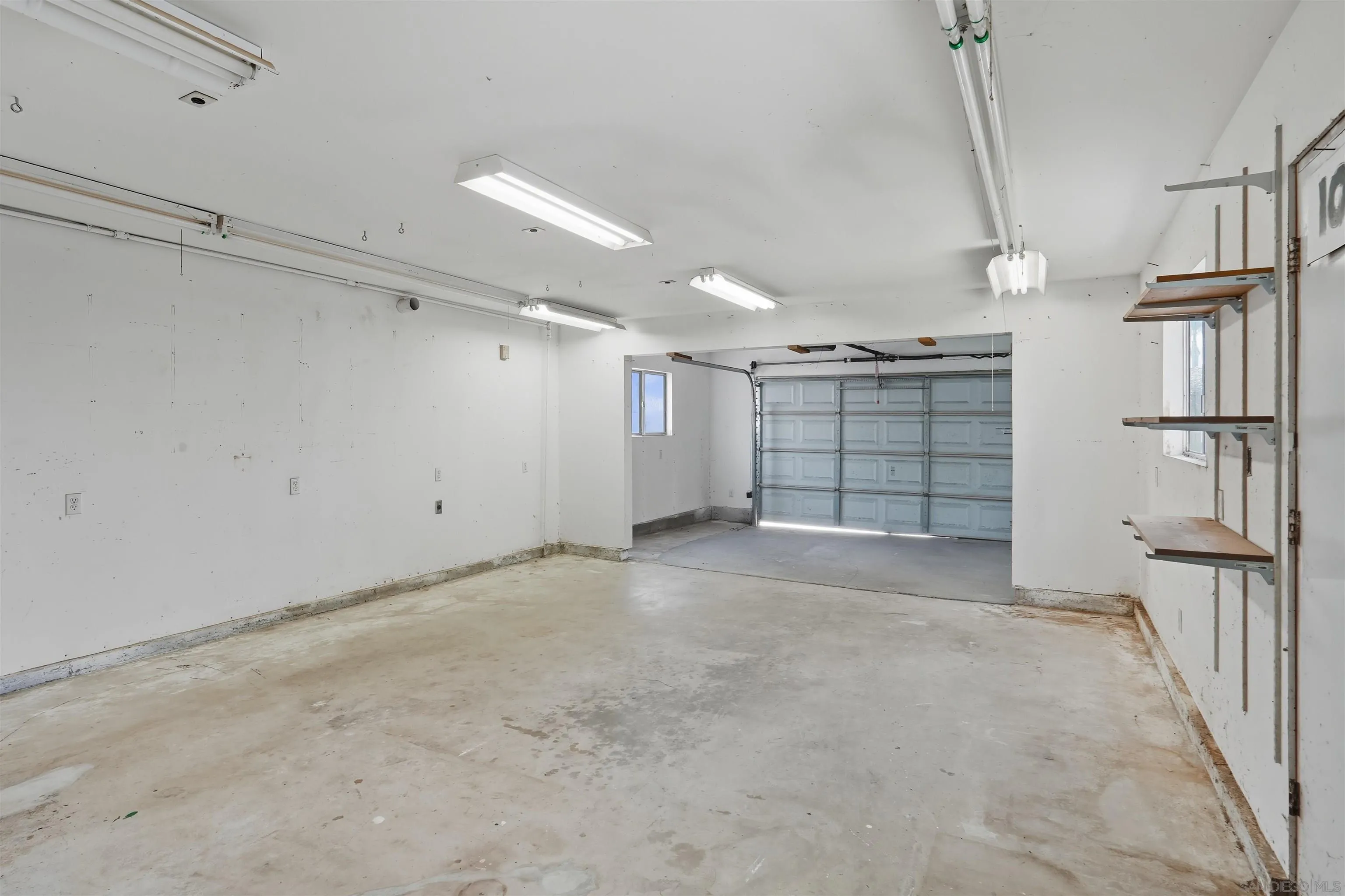 https://cdn.realtyfeed.com/cdn/127/250039030/69cfd441ad2ff00b7e3c39e204f4b59f.webp
