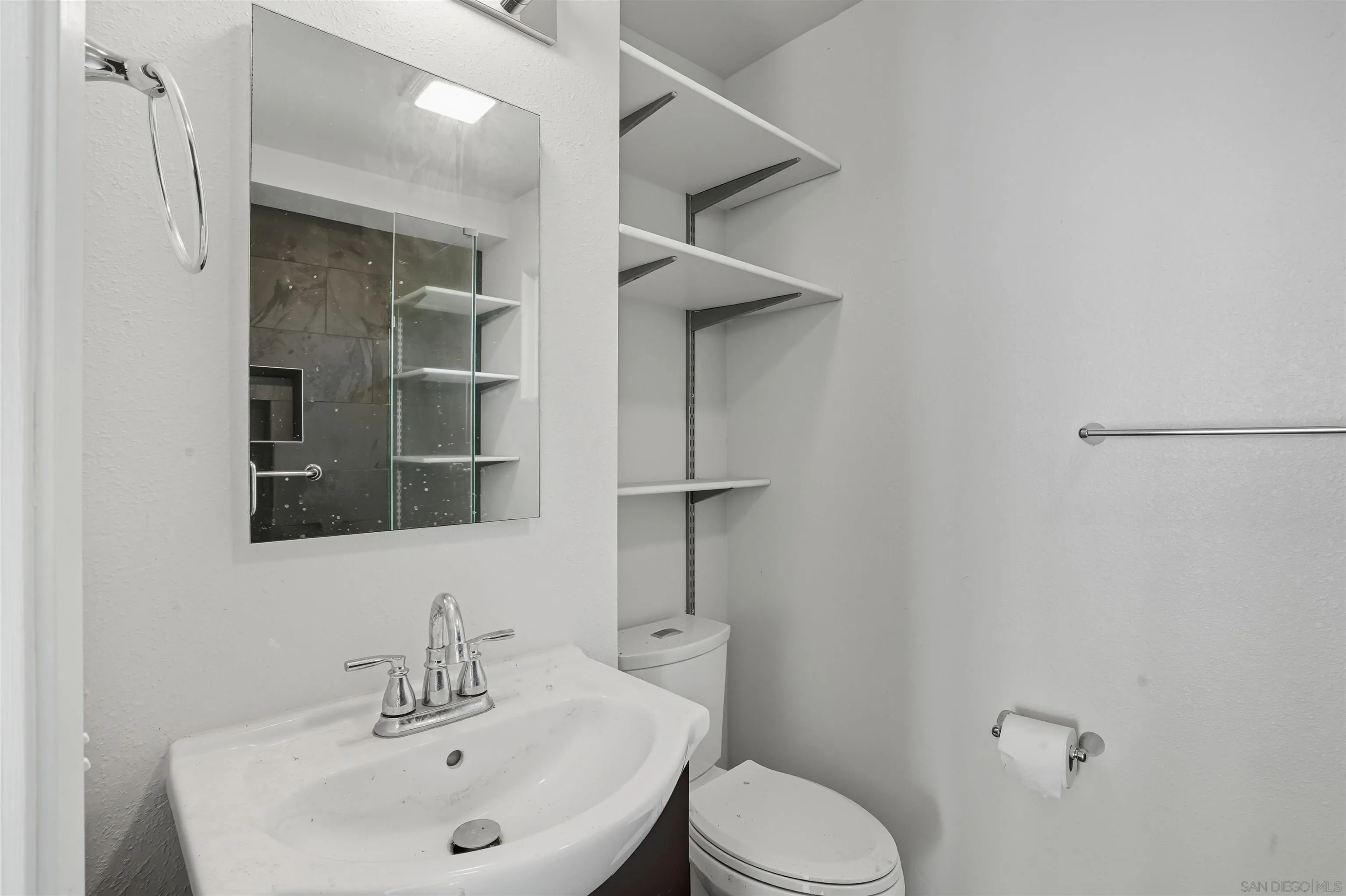 https://cdn.realtyfeed.com/cdn/127/250039030/9a65ad8469cde3d19c347d0a86424eb2.webp