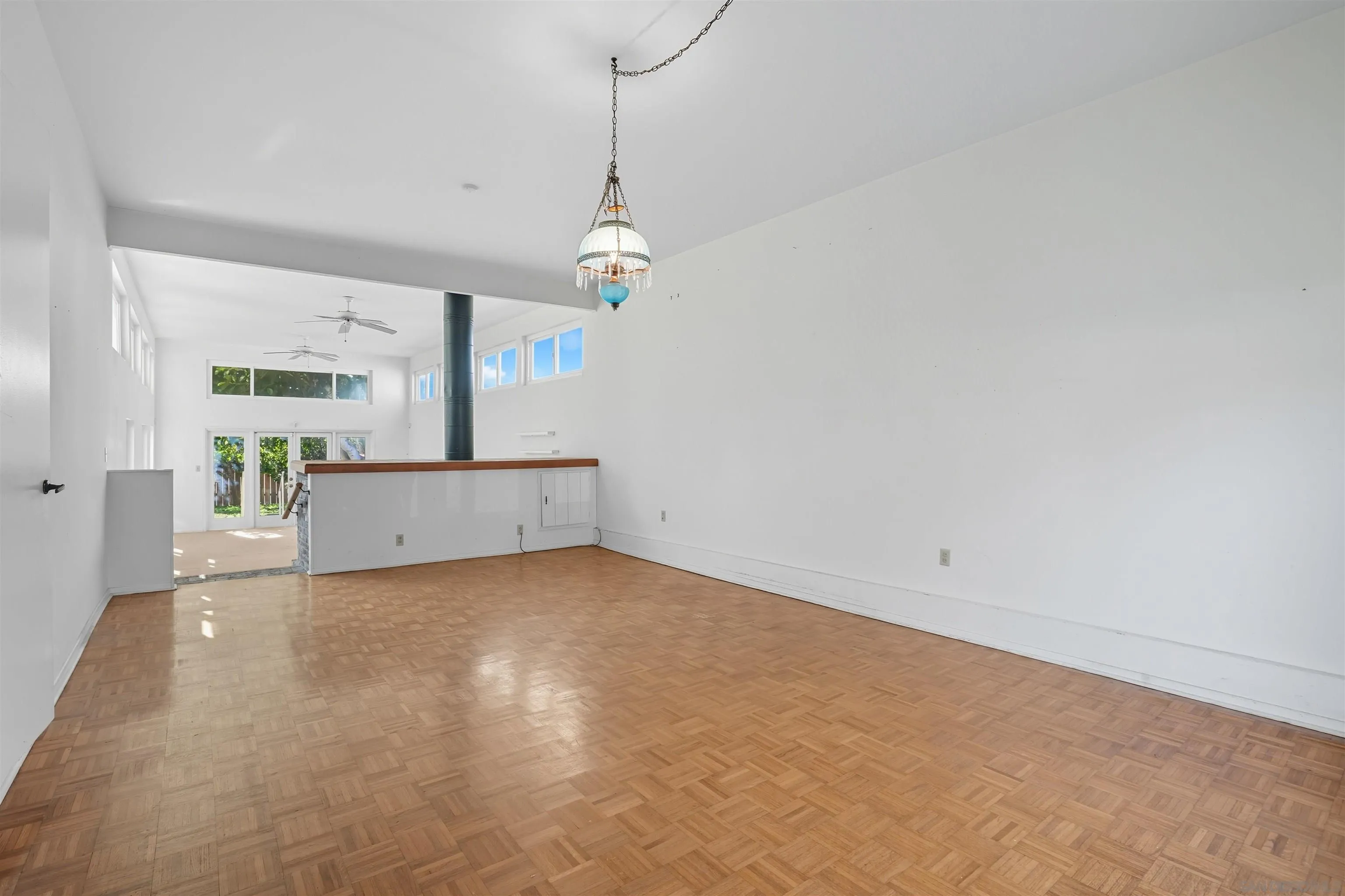 https://cdn.realtyfeed.com/cdn/127/250039030/b050d0b8de921db551ba1ff8c4c319c6.webp