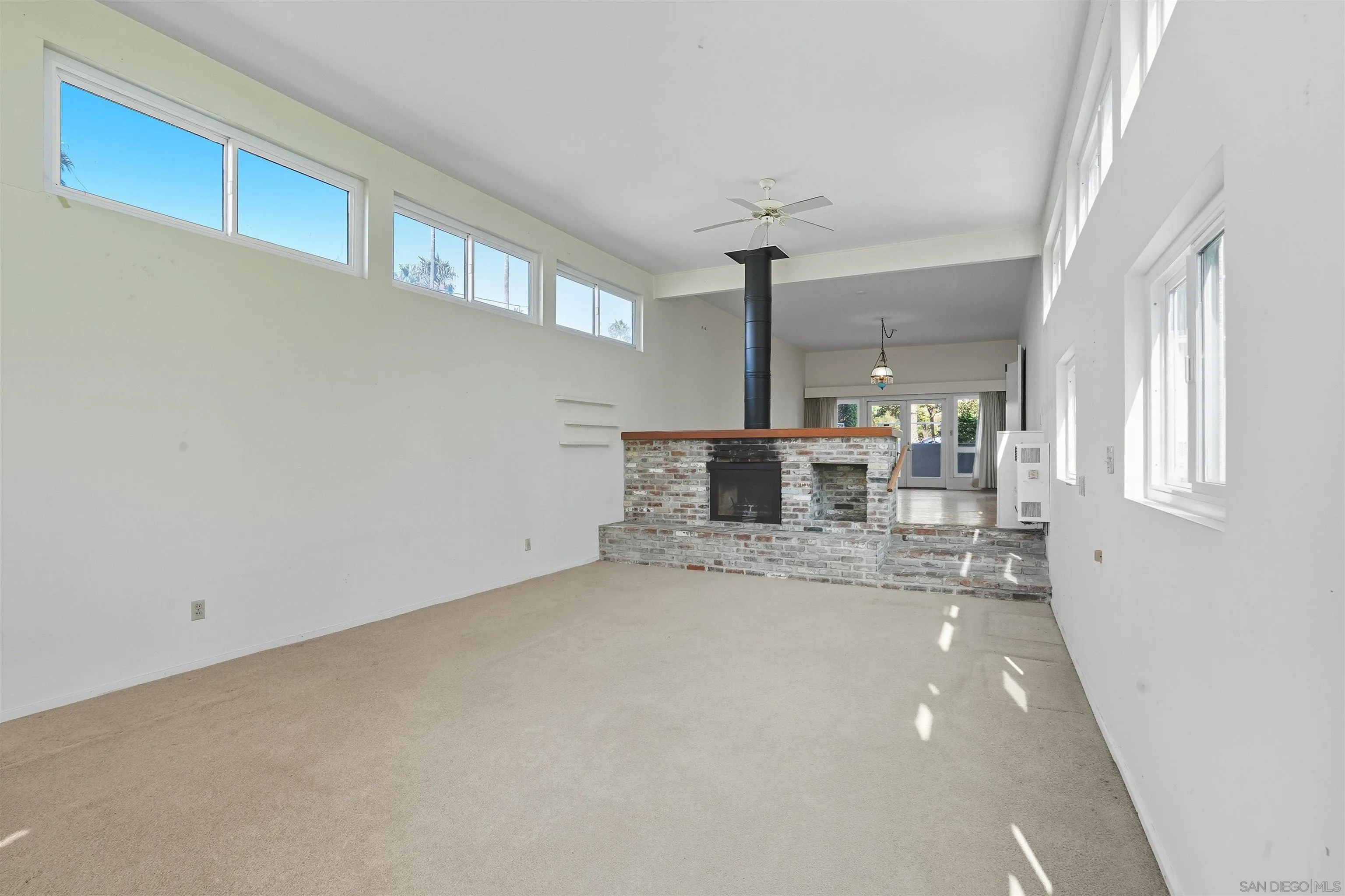 https://cdn.realtyfeed.com/cdn/127/250039030/bfdc6981662178bfef98c3d2c9a80e41.webp