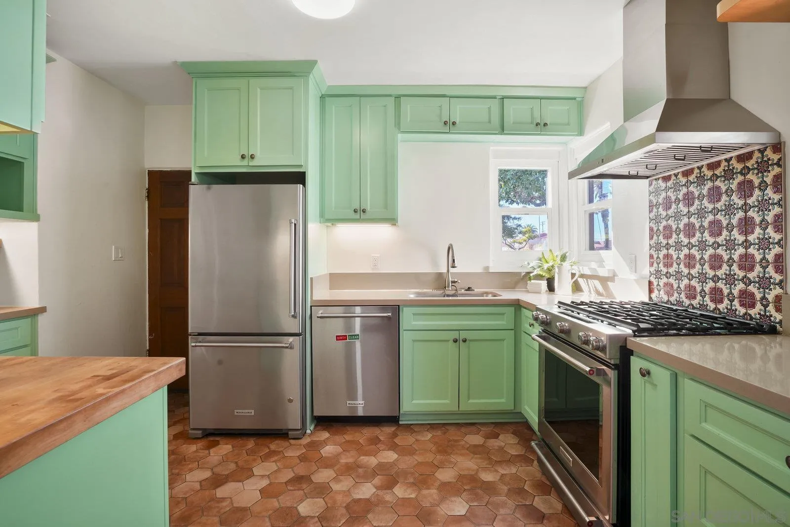 https://cdn.realtyfeed.com/cdn/127/250039039/15693ff145c03b2ede31f0bbf9b39e66.webp