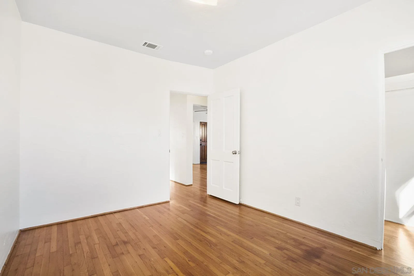 https://cdn.realtyfeed.com/cdn/127/250039039/6fd7f0fead1abfadd5fdf0c4a39d60d3.webp