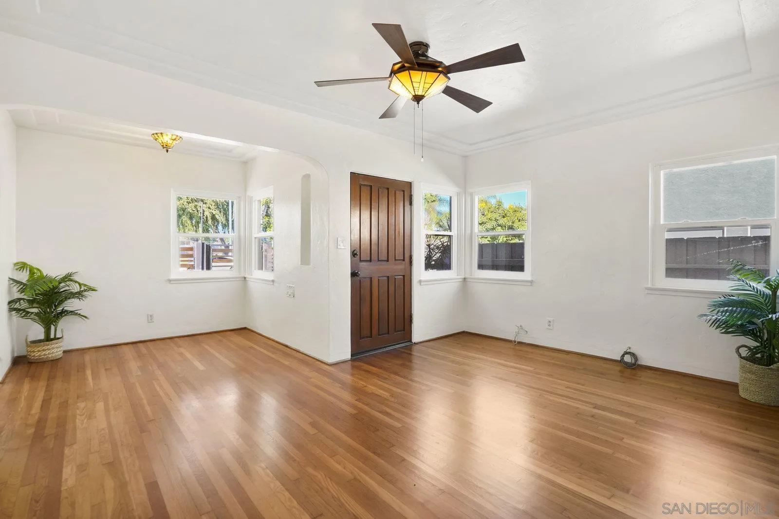 https://cdn.realtyfeed.com/cdn/127/250039039/caefcb32051e37703afc06b2d87e44ad.webp
