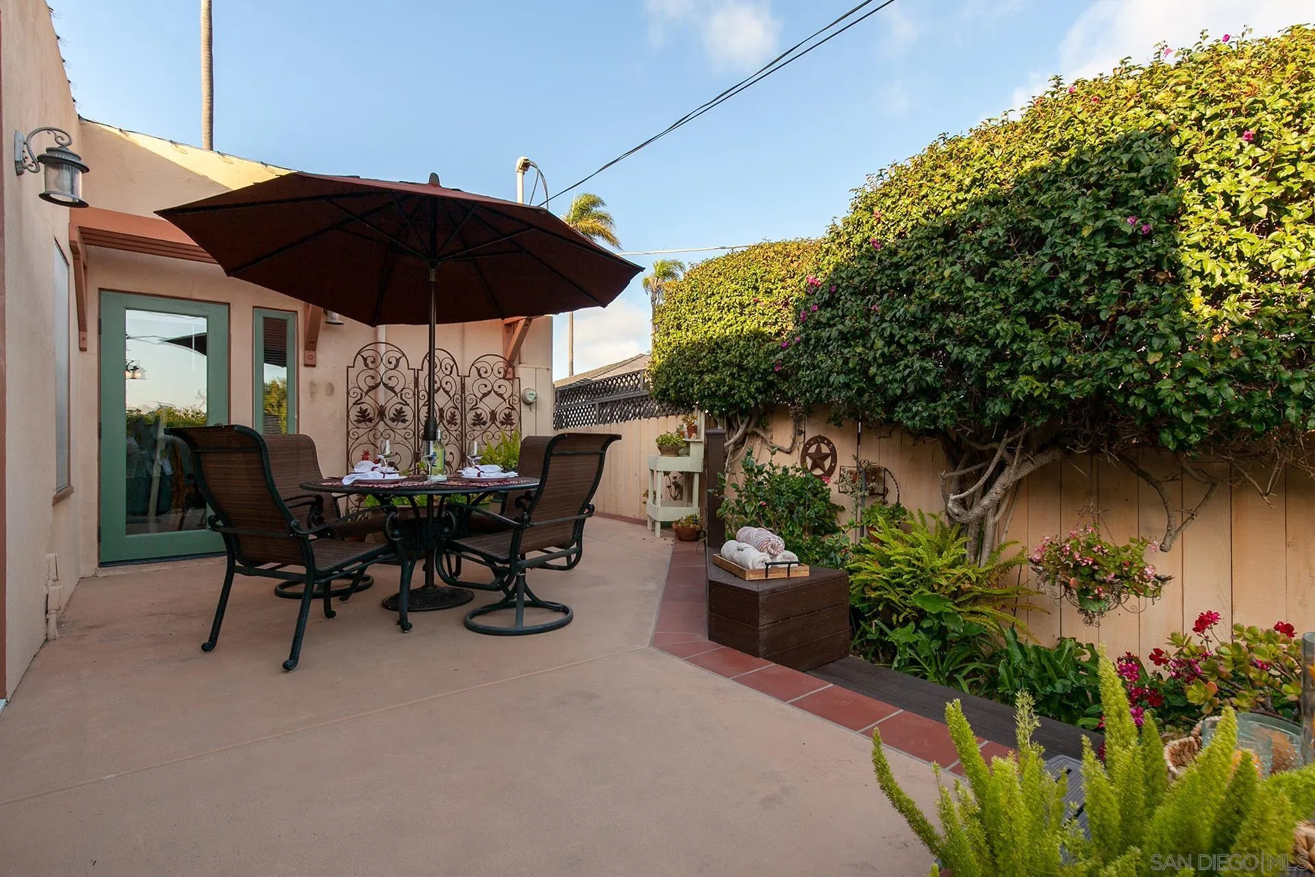 https://cdn.realtyfeed.com/cdn/127/250039048/9de3f5e43bb149733f4b2c40c22021d5.webp