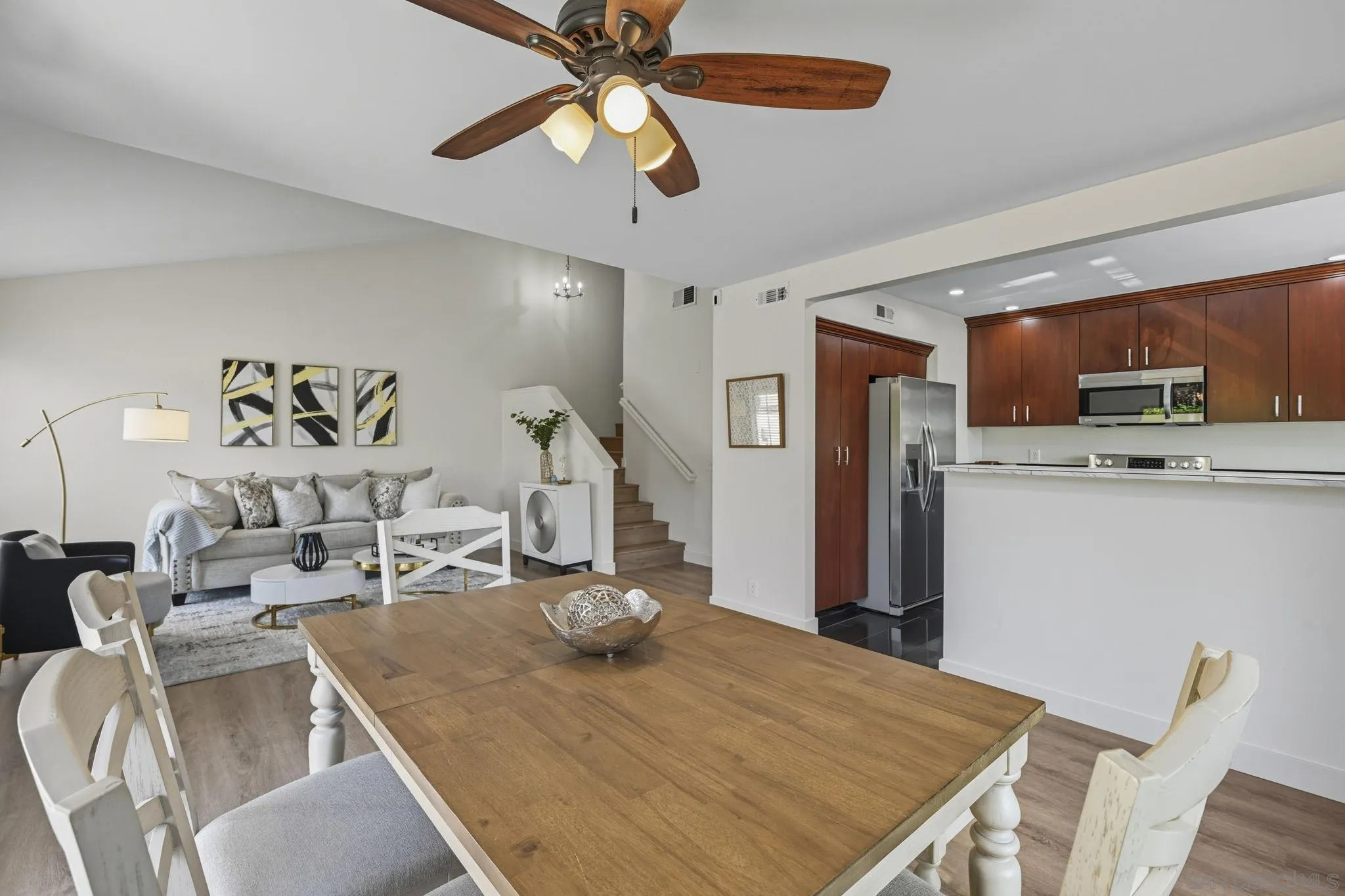 https://cdn.realtyfeed.com/cdn/127/250039053/14df22efc201b8ec3b9db5f4d69cee80.webp